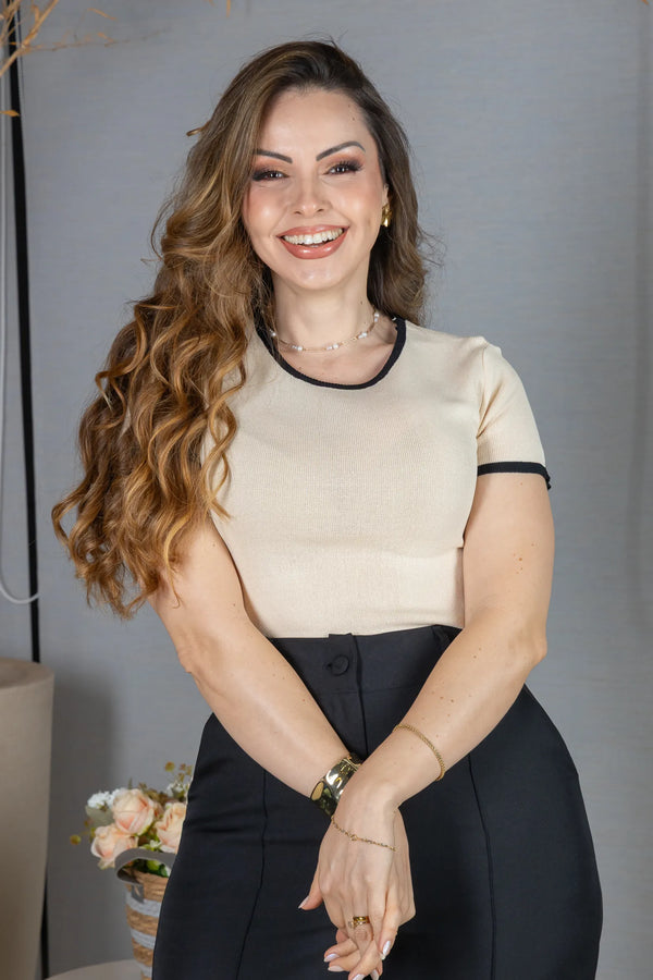 Blusa Manga Curta em Modal com Acabamento Contrastante Madeleine Creme