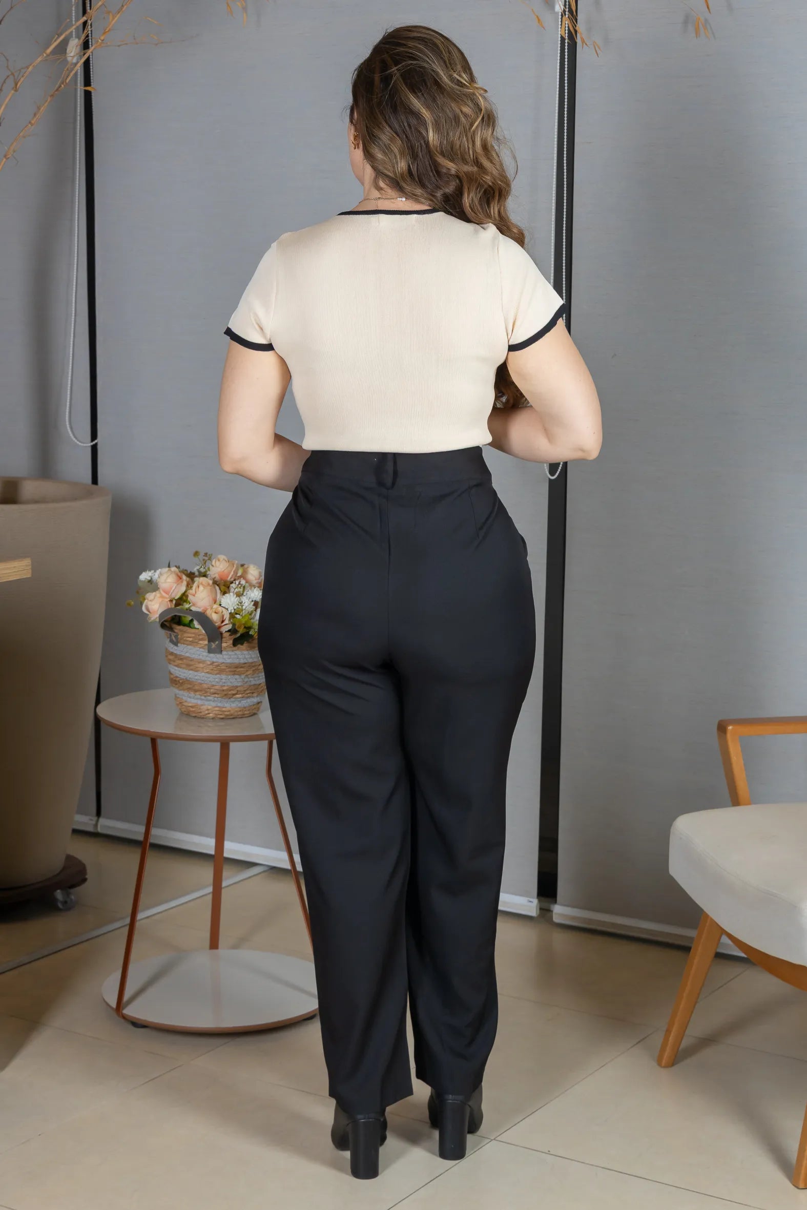 Blusa Manga Curta em Modal com Acabamento Contrastante Madeleine Creme