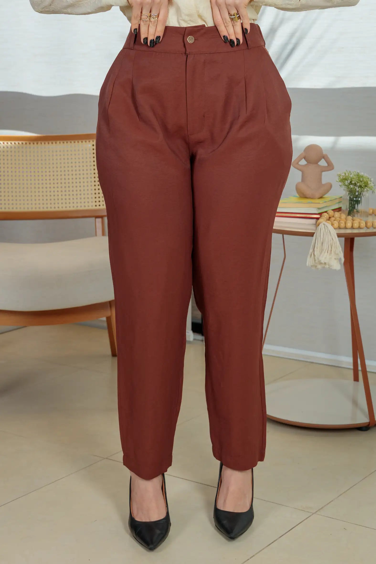 Calça Corte Reto Alfaiataria Serena Laísa Marrom