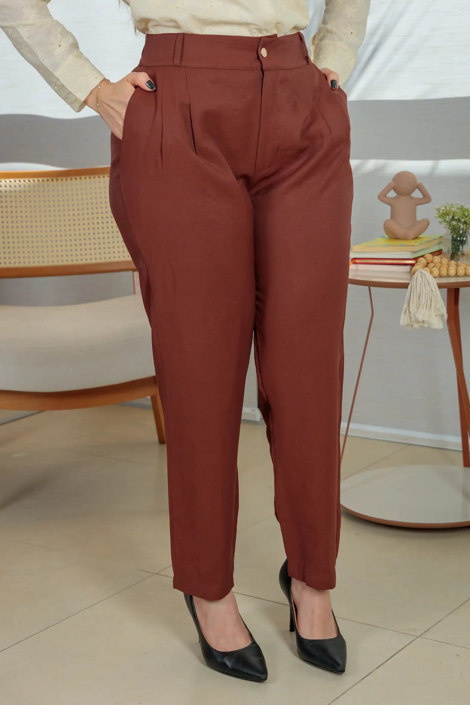 Calça Corte Reto Alfaiataria Serena Laísa Marrom