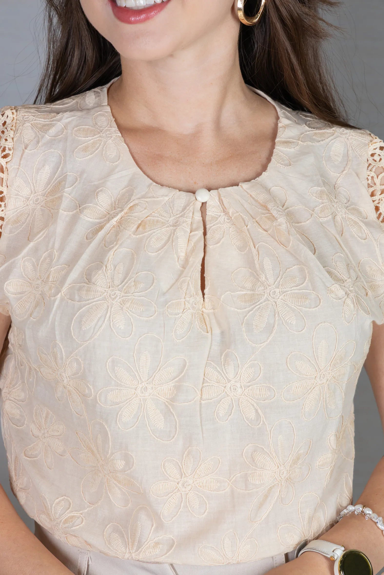Blusa Manga Curta em Laise com Detalhe em Renda Manuela Creme