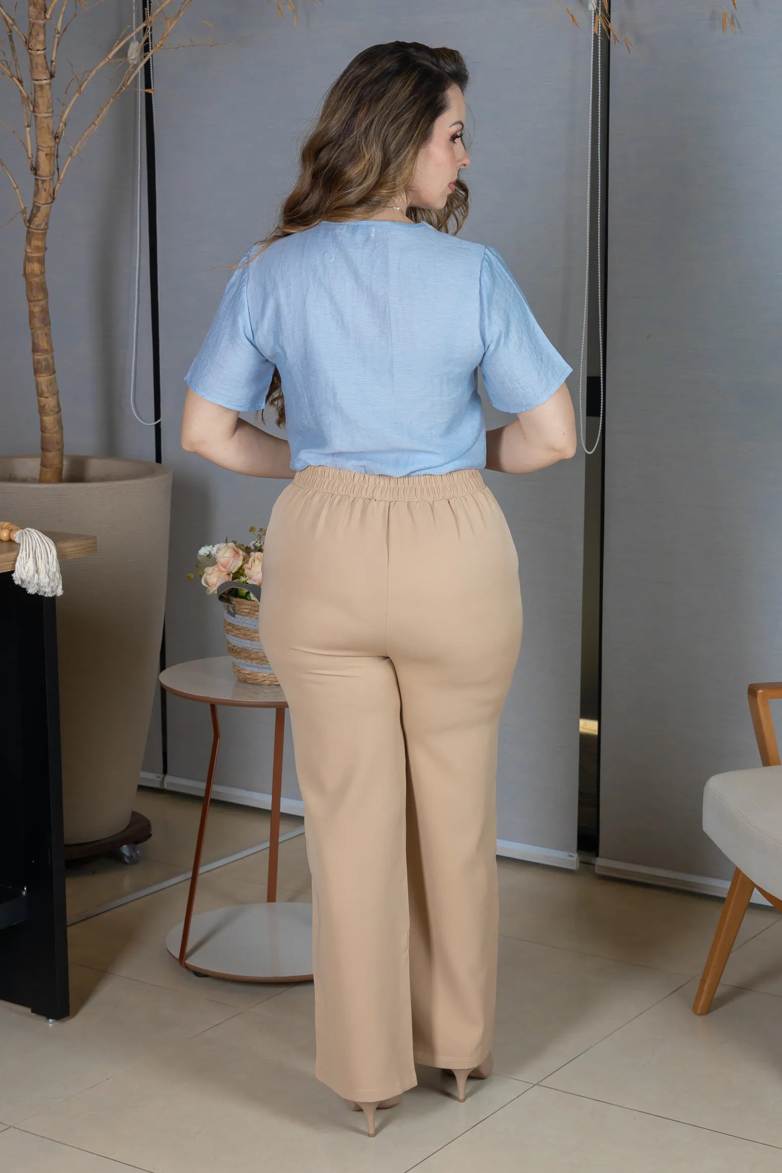 Blusa Manga Curta Decote em "V" em Visco Mix  Bordado com Pedraria Leandra Azul