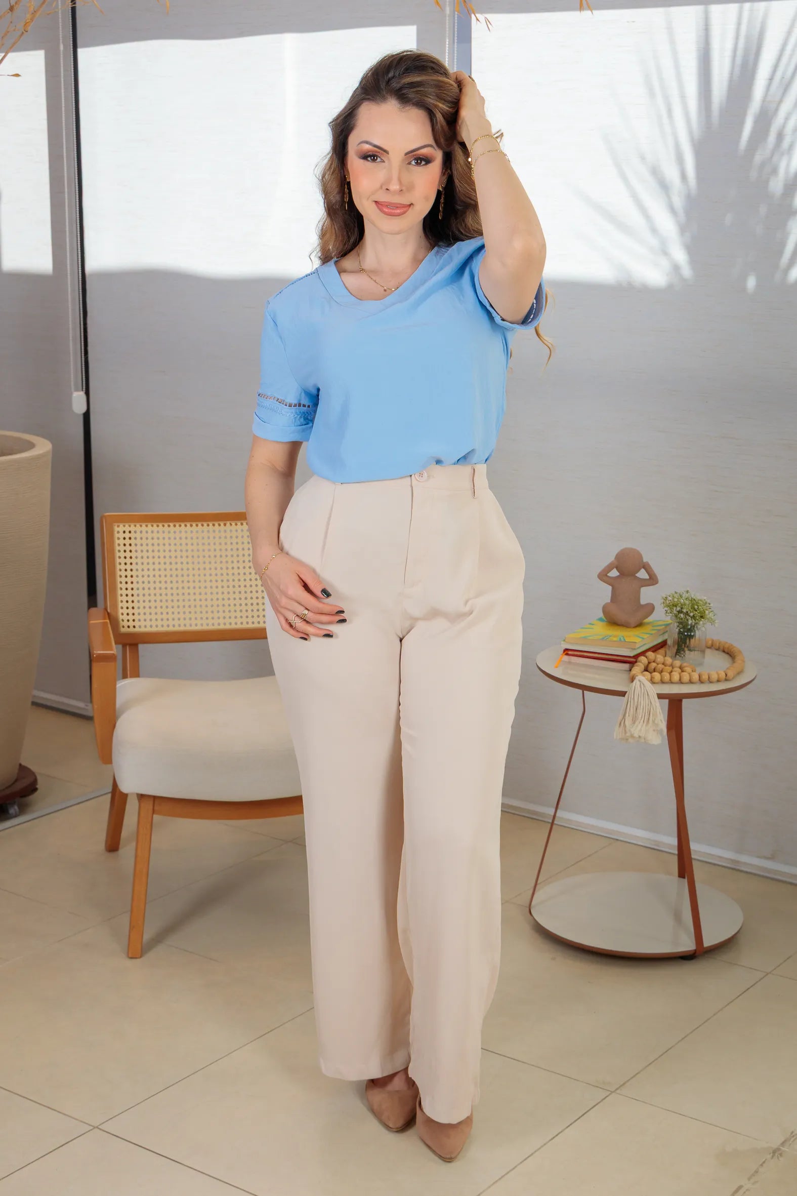 Blusa Manga Curta Cotton Premium Detalhe Bordado Decote "V" Bia Azul