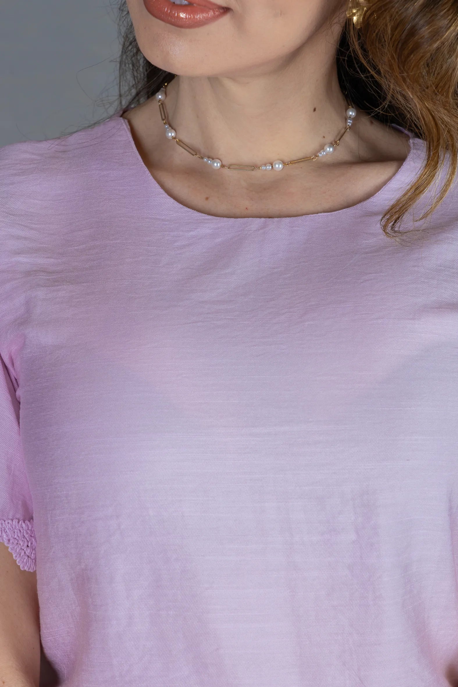 Blusa Manga Curta com Detalhes Bordados em Visco Soft Wanda Rosa