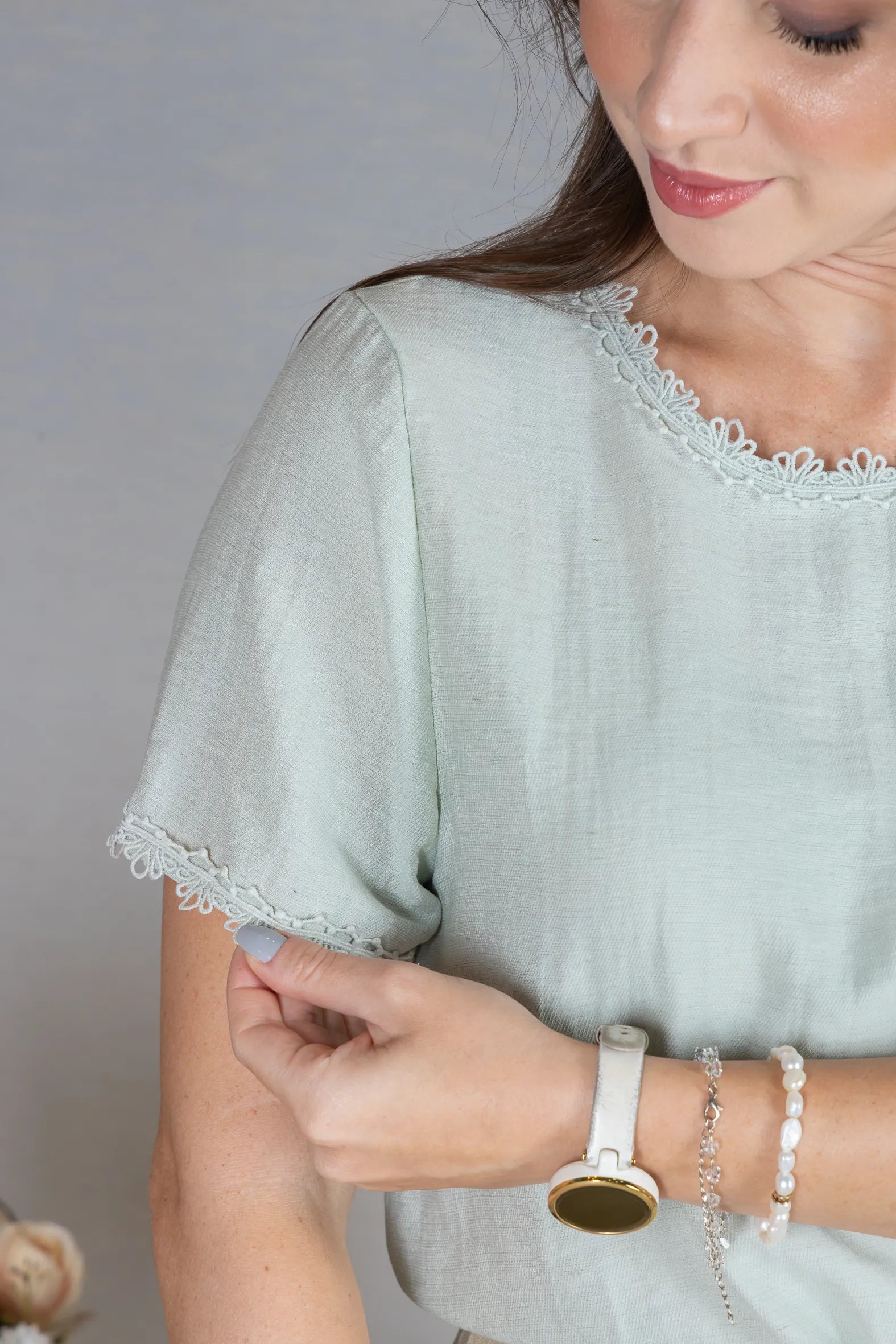 Blusa Manga Curta em Visco Eco Blend com Detalhes Bordados Leila Verde