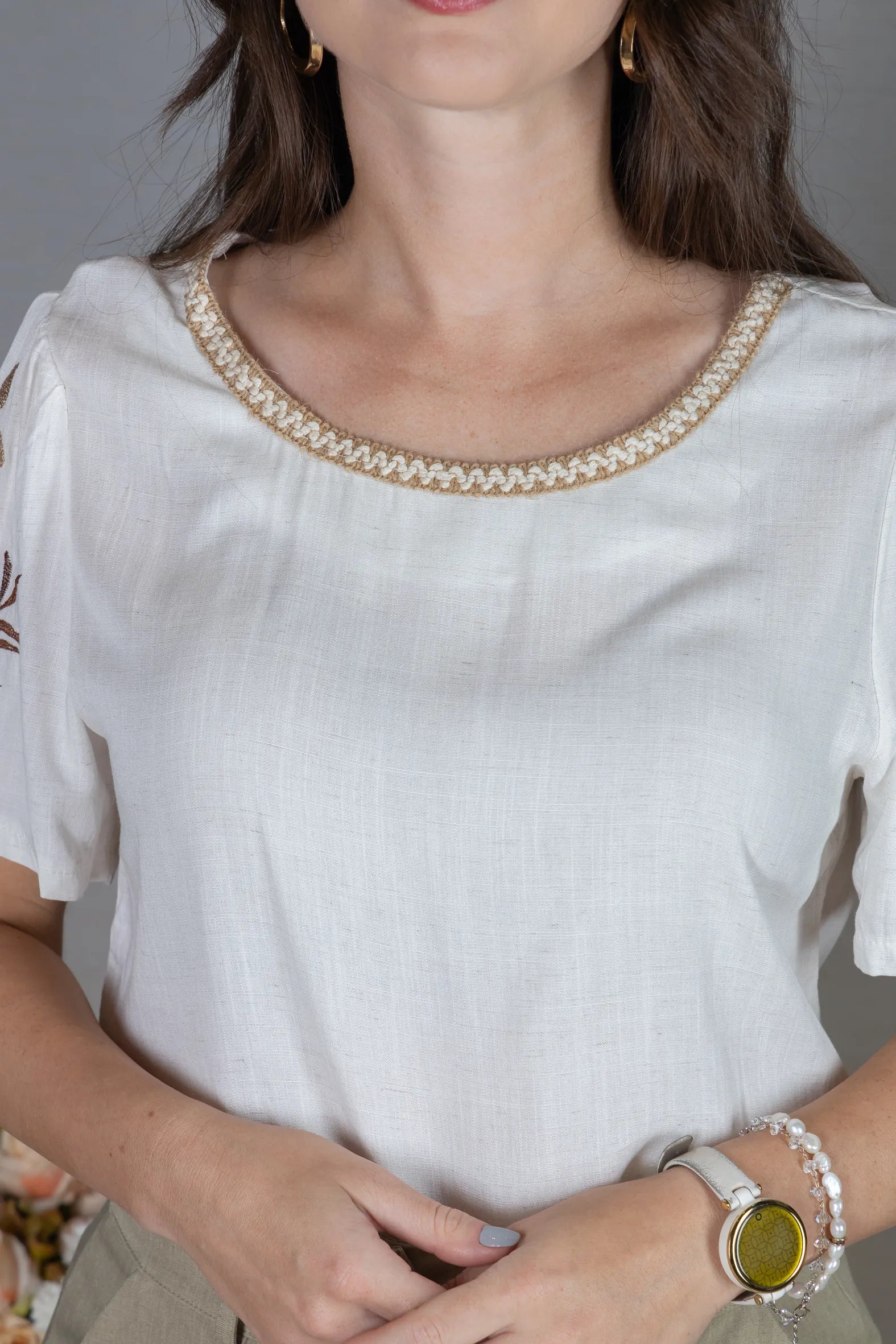 Blusa Manga Curta em Visco-Linho com Detalhes Bordados Flora Off White