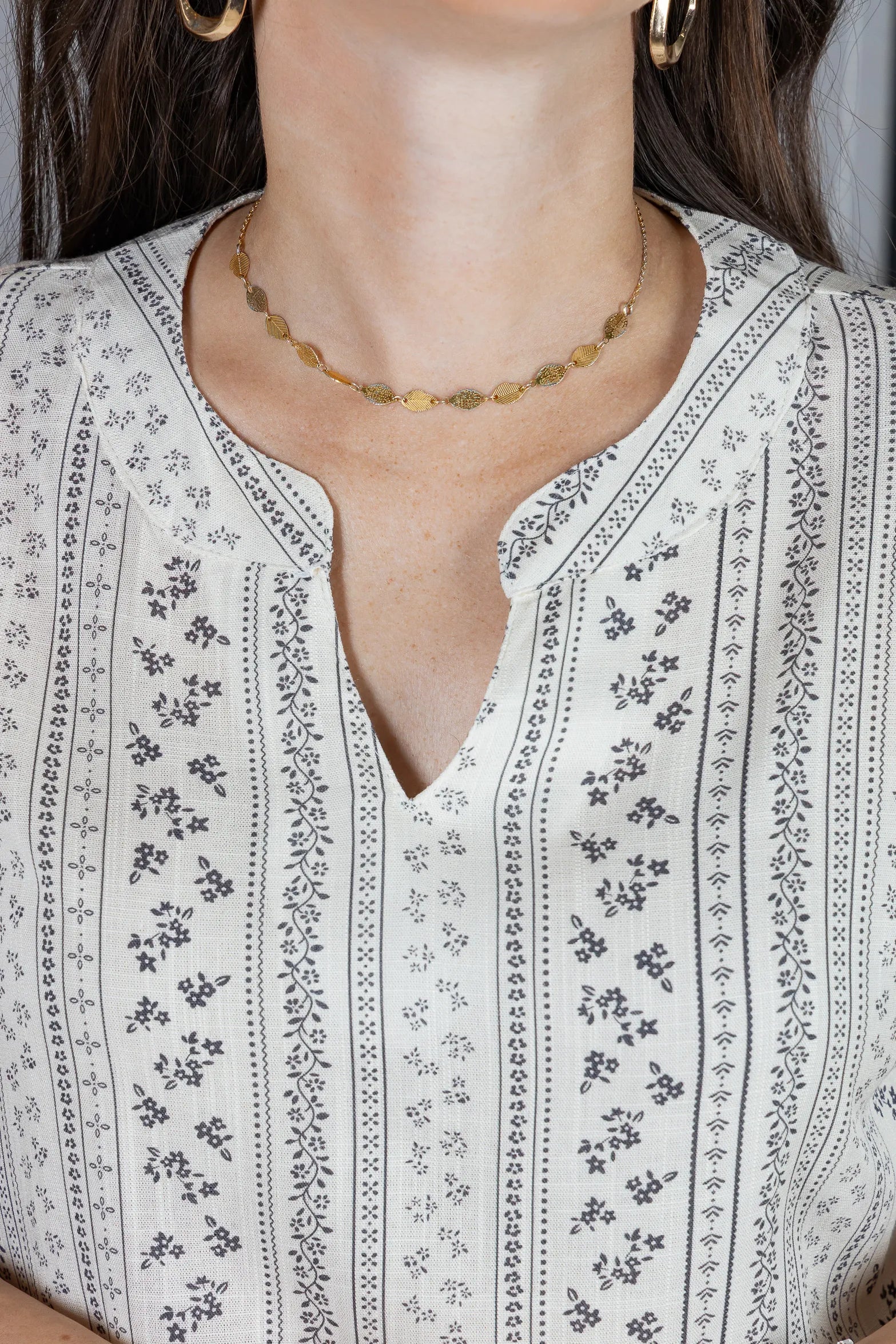 Blusa Manga Curta Decote em "V" em Visco-Linho Estampada Elisabeth Creme