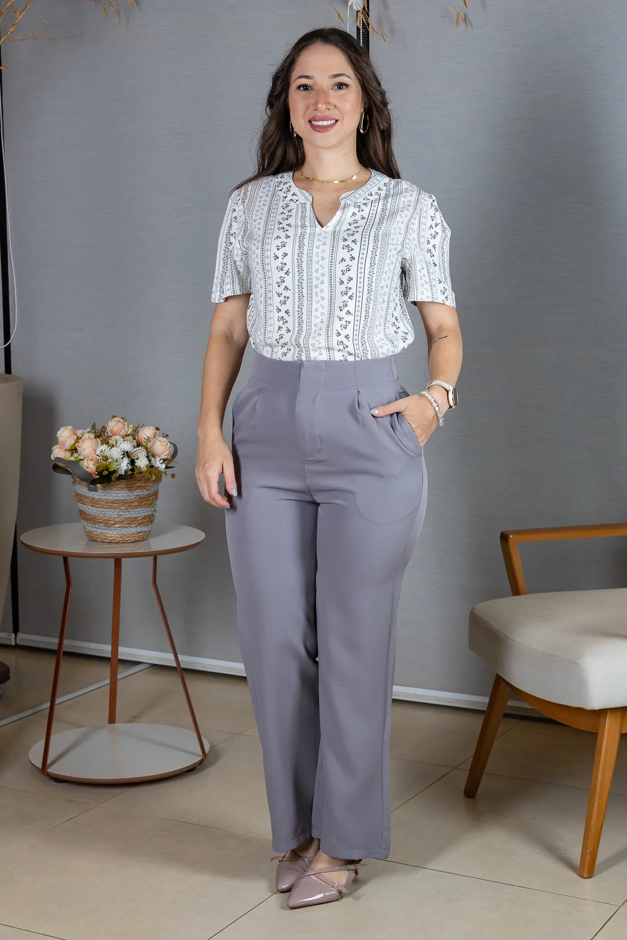 Blusa Manga Curta Decote em "V" em Visco-Linho Estampada Elisabeth Branca