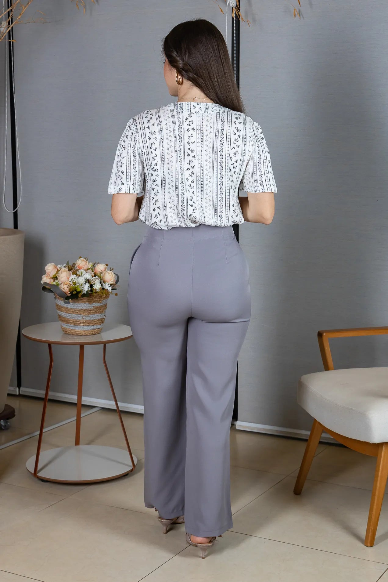 Blusa Manga Curta Decote em "V" em Visco-Linho Estampada Elisabeth Branca