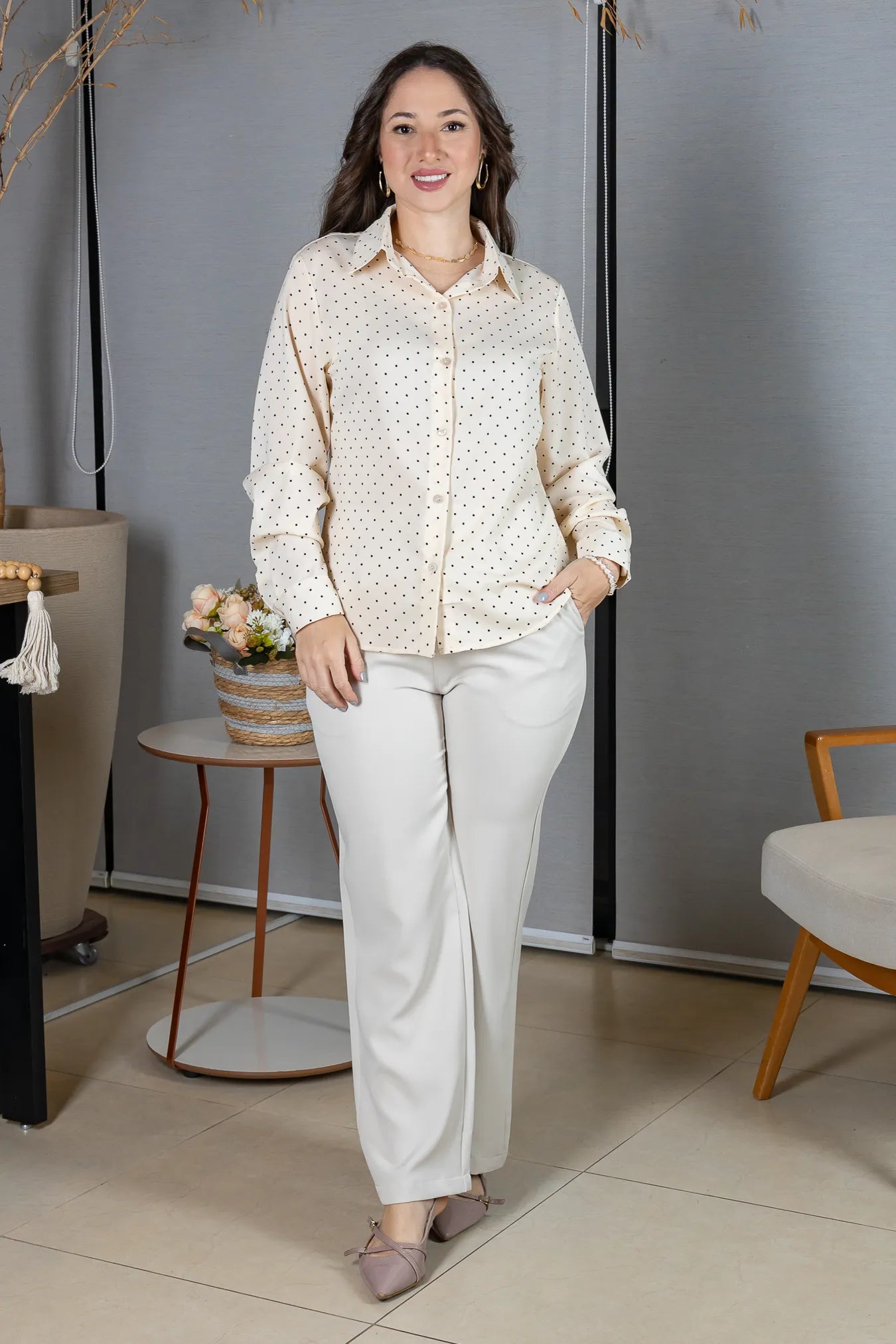 Camisa Manga Longa Crepe Classic Fecho em Botões com Padrão em Poá Annabel Creme