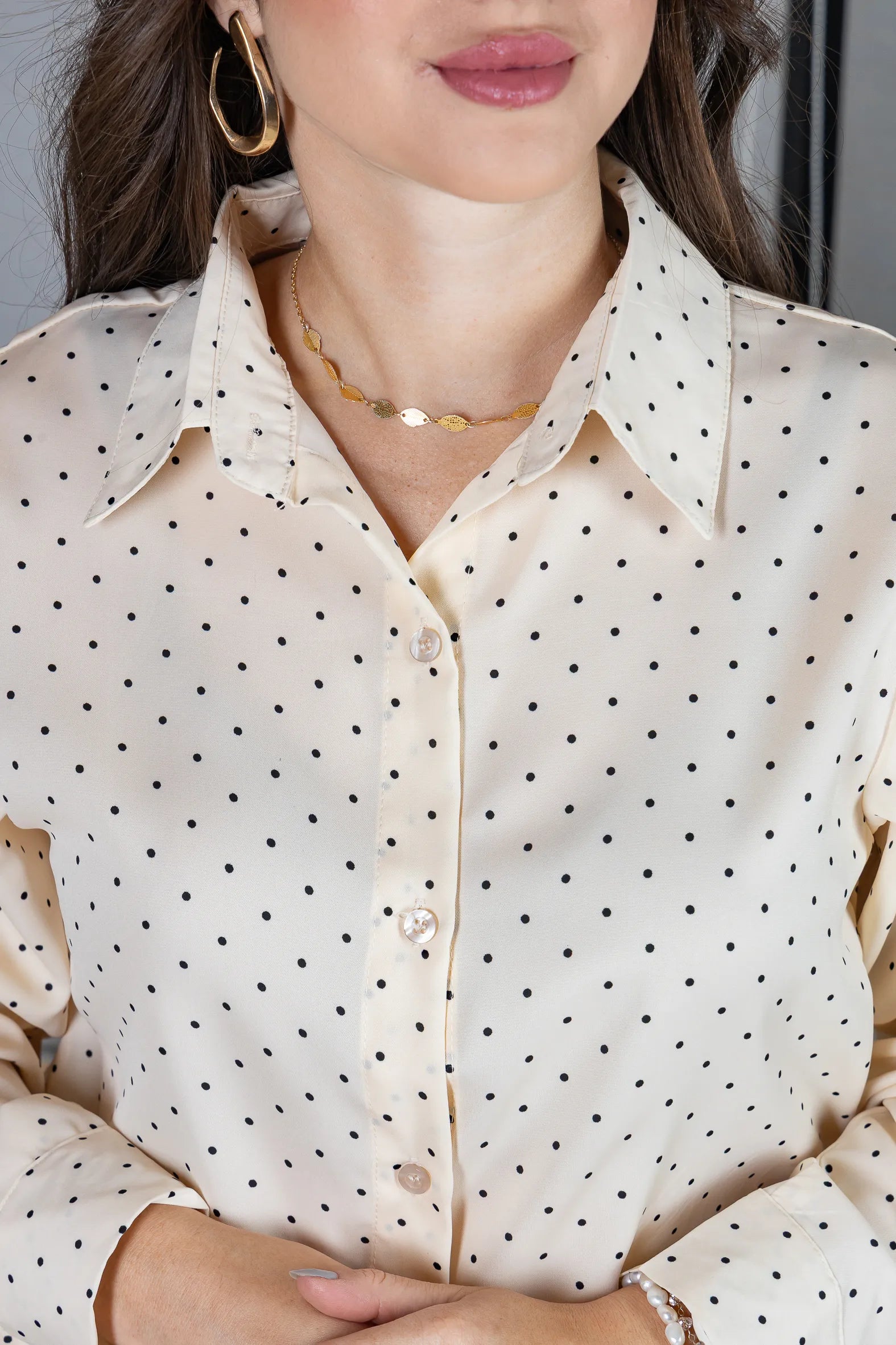 Camisa Manga Longa Crepe Classic Fecho em Botões com Padrão em Poá Annabel Creme