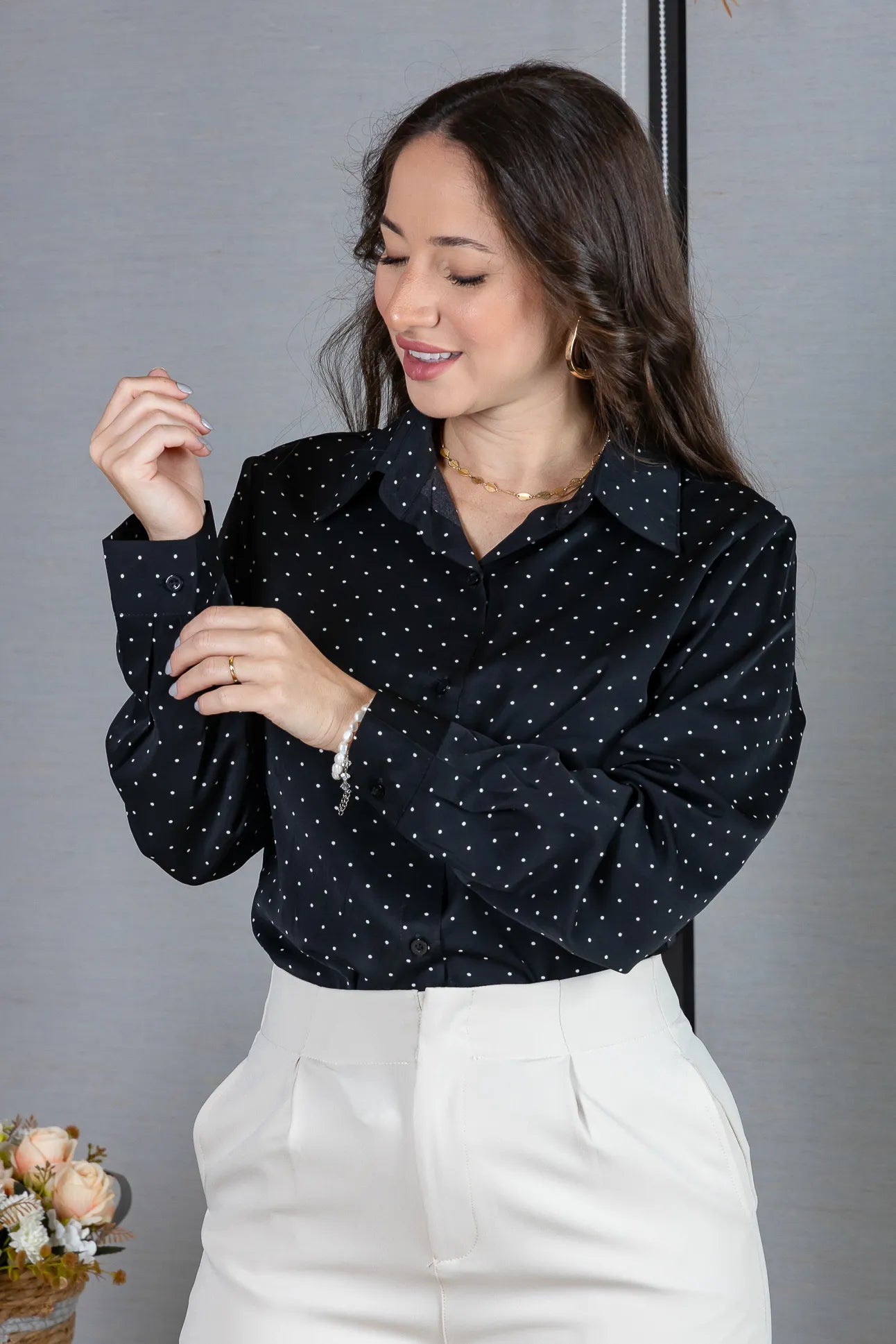 Camisa Manga Longa Crepe Classic Fecho em Botões com Padrão em Poá Annabel Preta