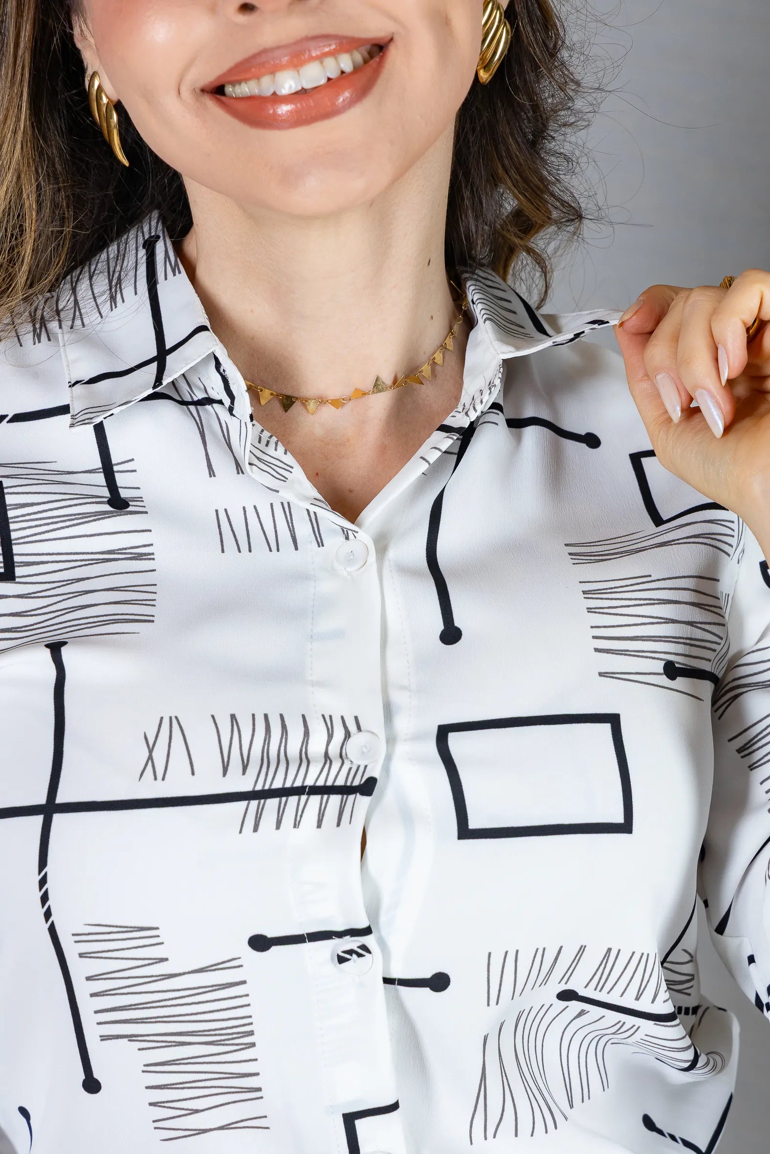 Camisa Manga Longa Crepe Classic Fecho em Botões Estampa Geométrica Sara Creme