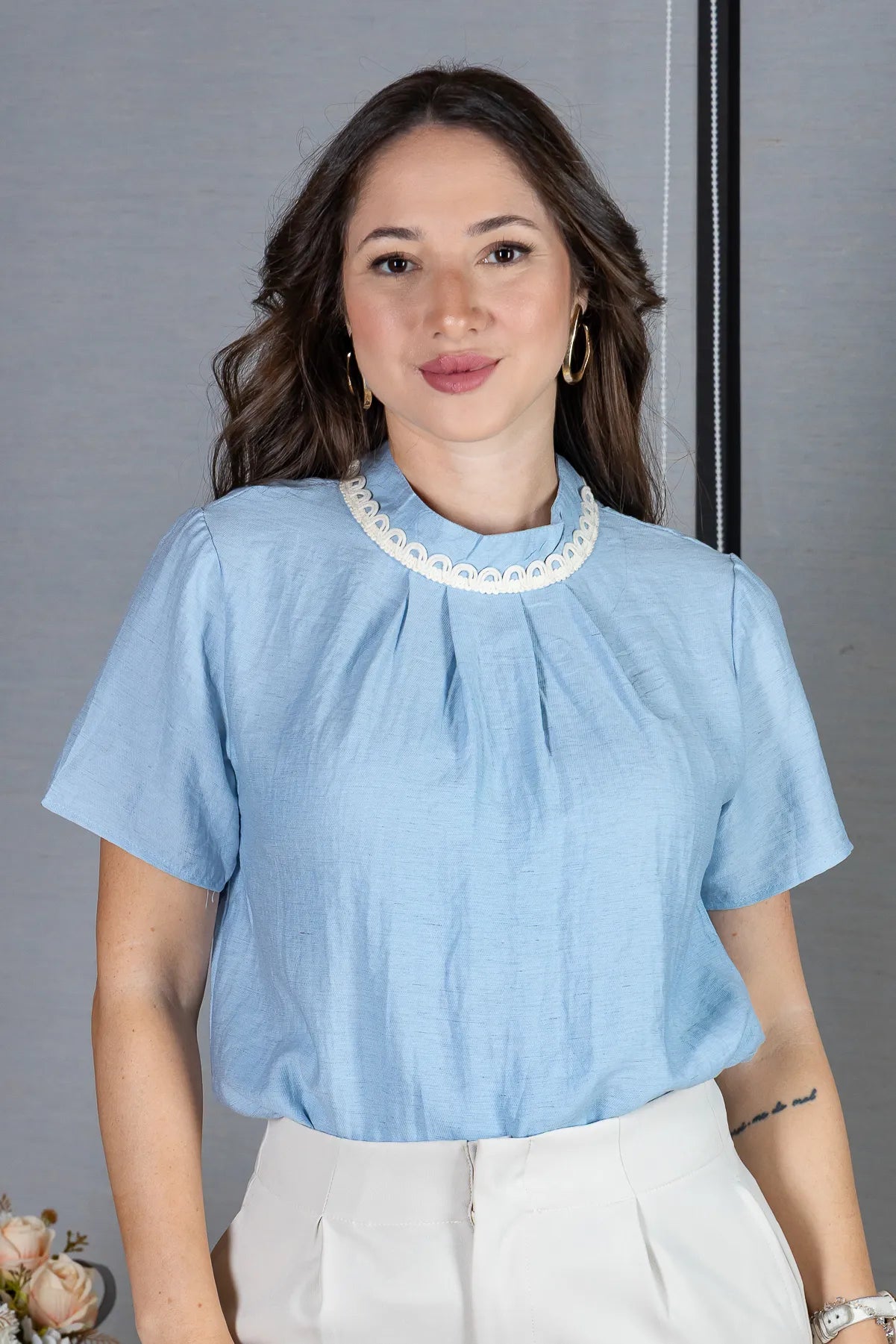 Blusa Manga Curta Visco Eco Blend com Gola Bordada Dandara Azul