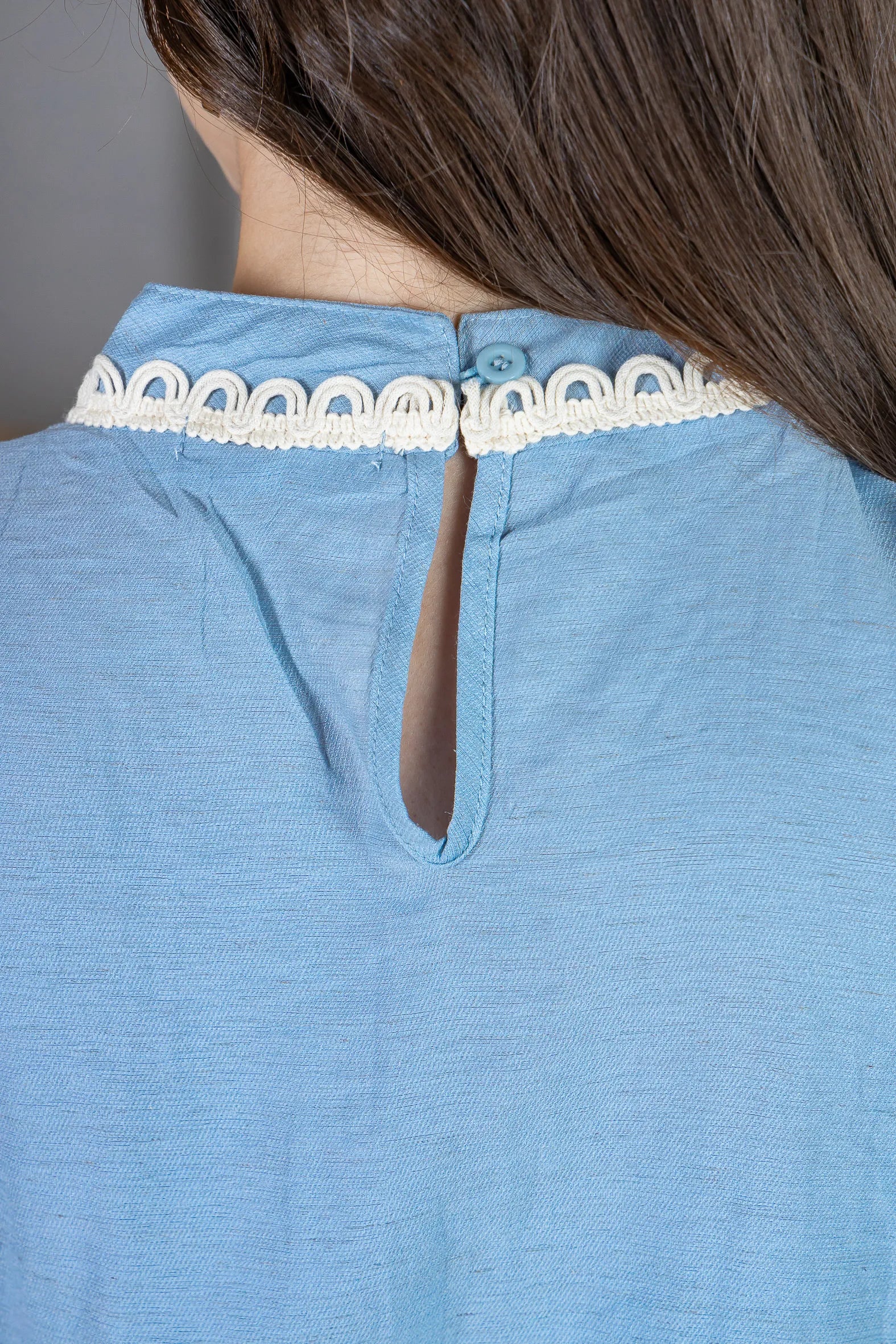 Blusa Manga Curta Visco Eco Blend com Gola Bordada Dandara Azul