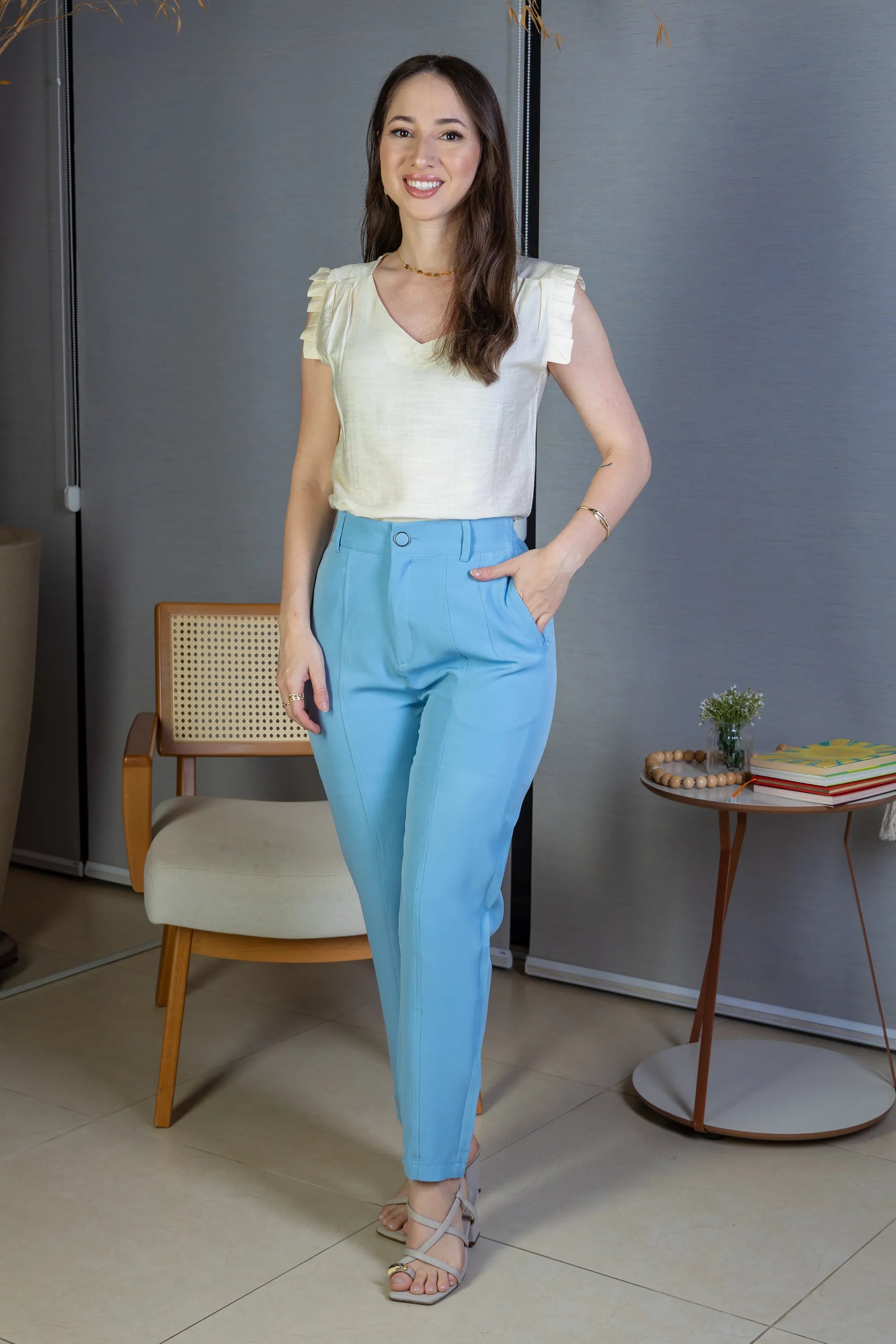 Blusa Regata Babados Decote "V" Em Viscolisse Joice Amarelo Manteiga