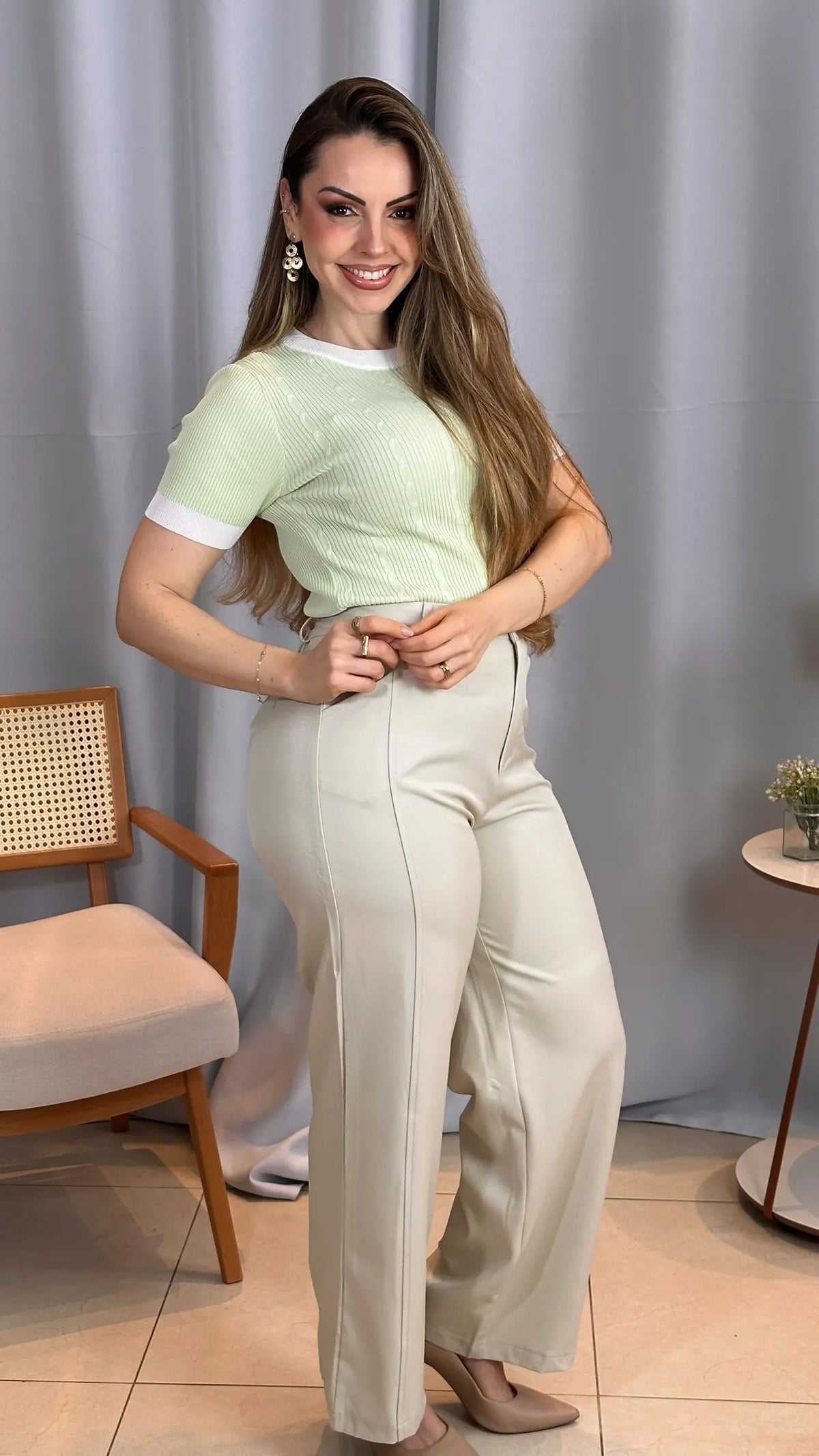 Conjunto: Blusa Fernanda Verde + Calça Joyce Creme