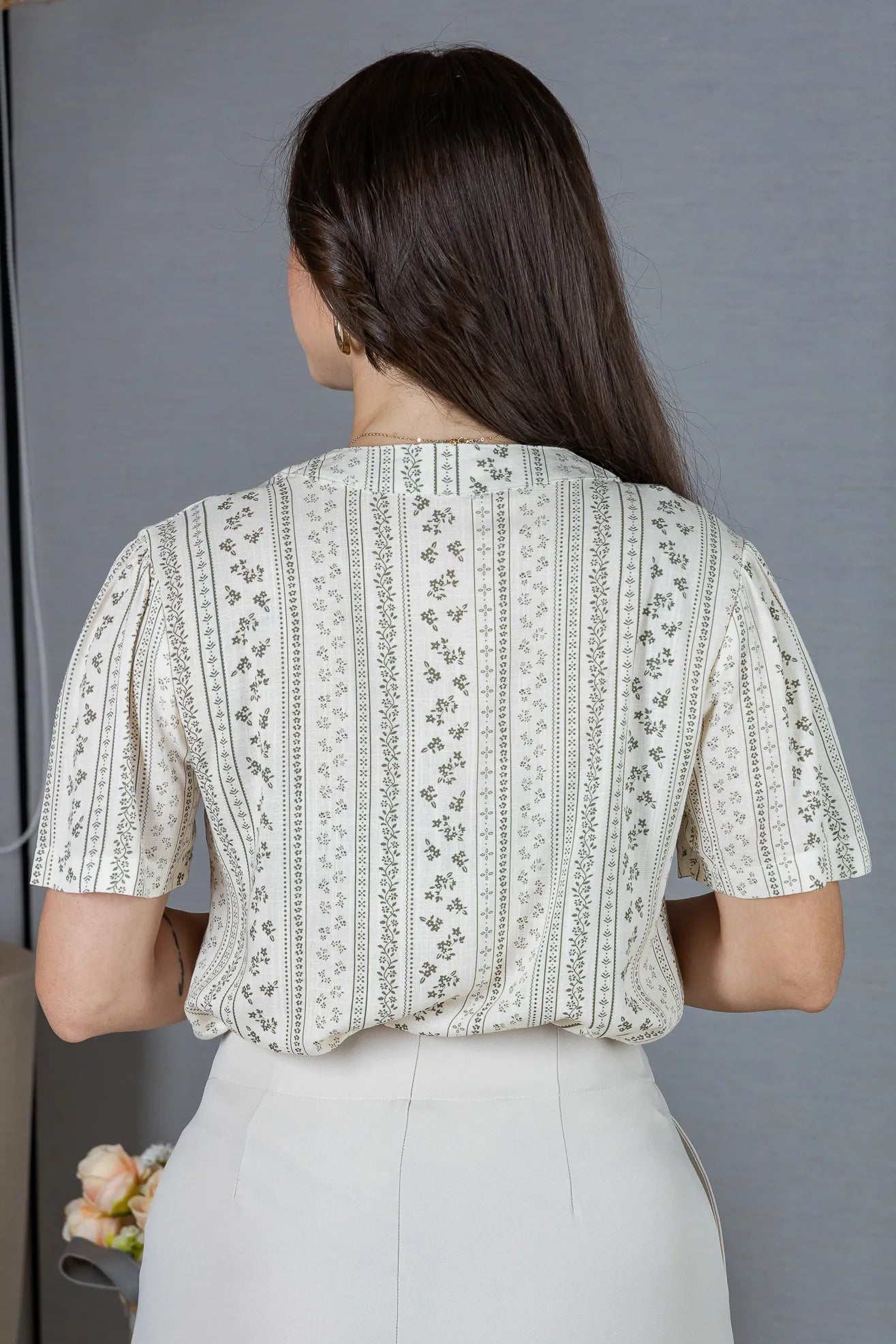 Blusa Manga Curta Decote em "V" em Visco-Linho Estampada Elisabeth Verde