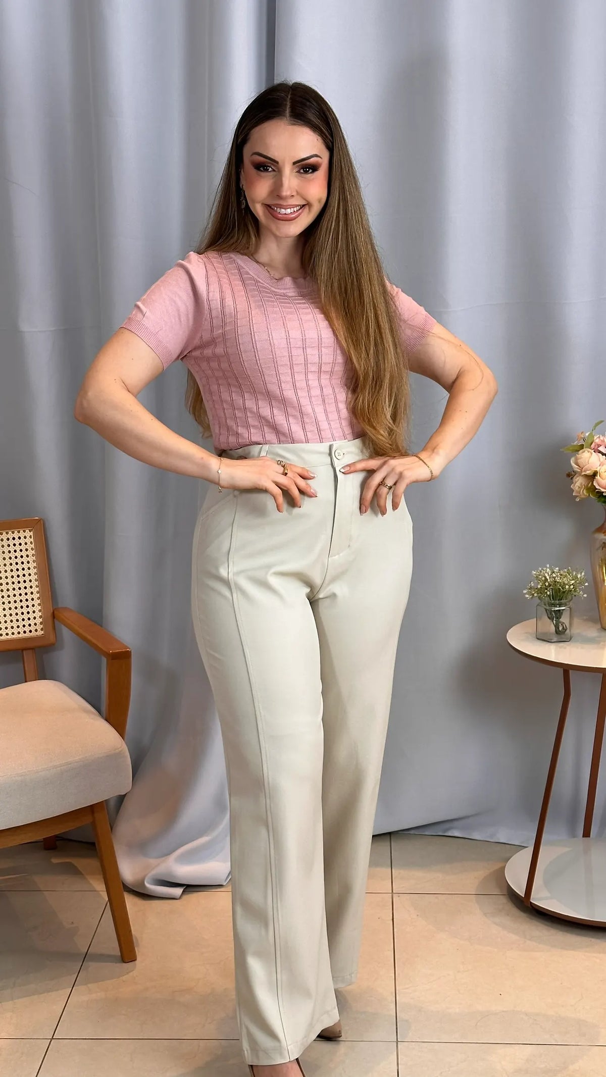 Conjunto: Blusa Soraya Rosa + Calça Joyce Creme