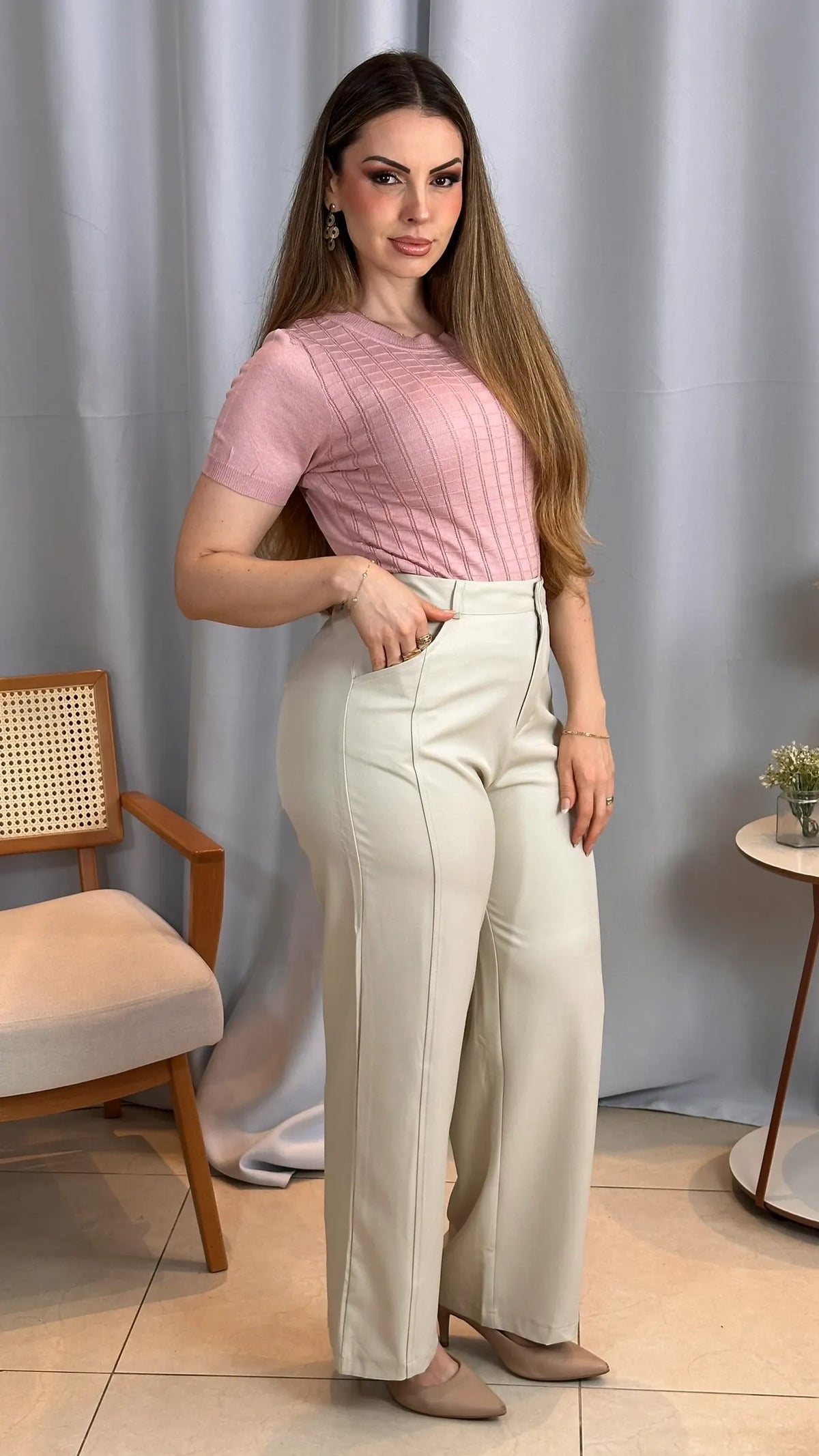 Conjunto: Blusa Soraya Rosa + Calça Joyce Creme