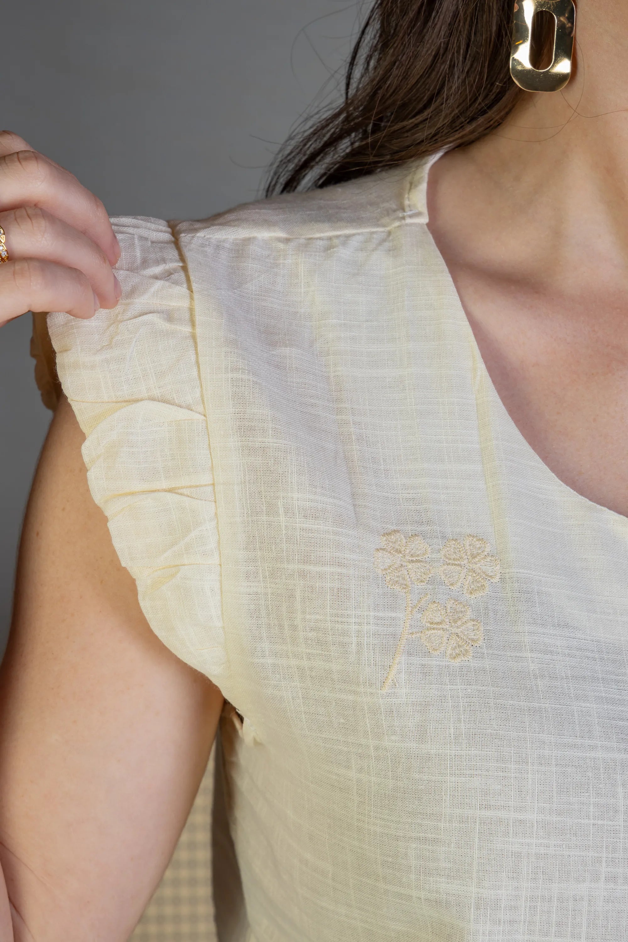 Blusa Manga Curta Em Algodão Textura Laise Michelle Bege