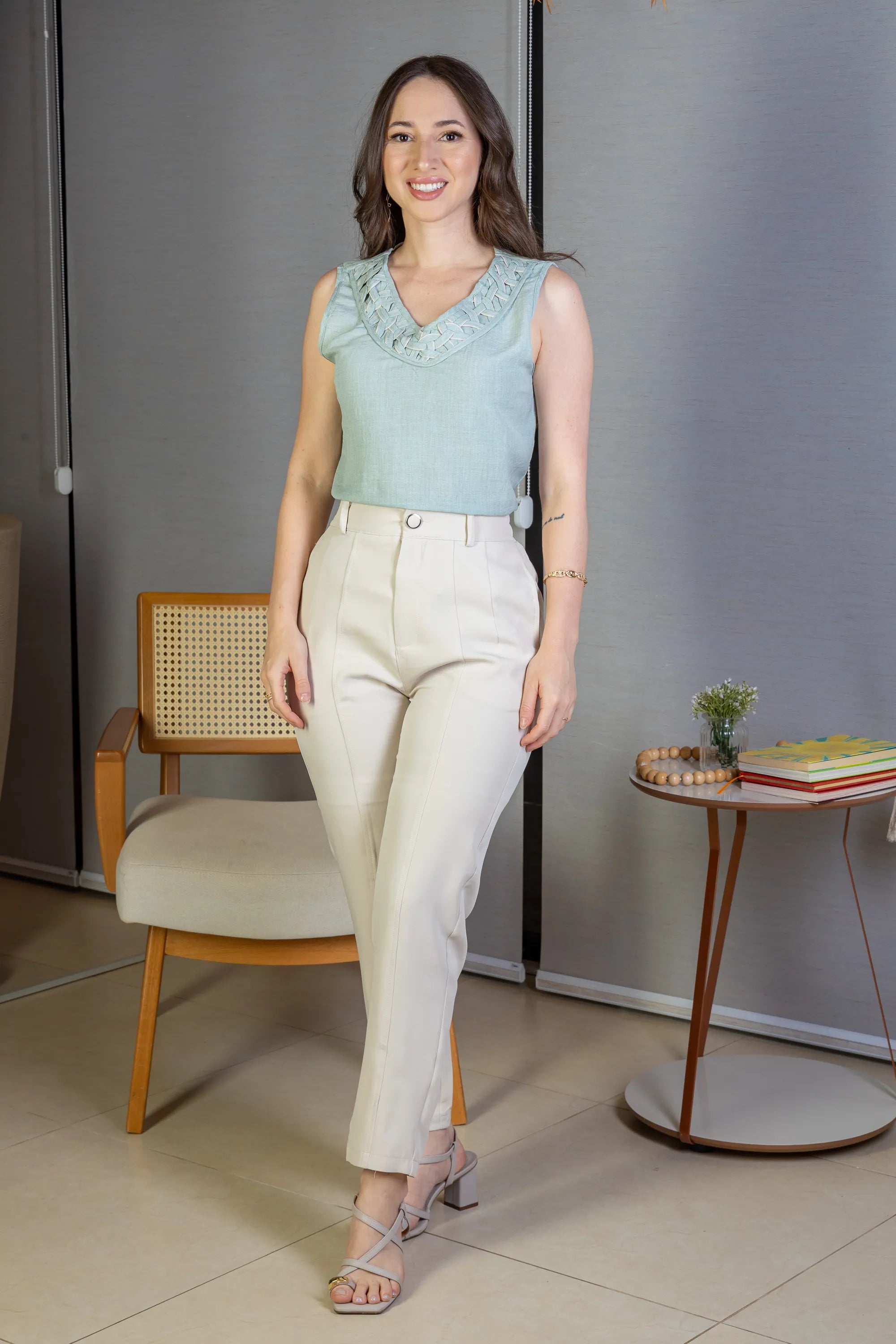 Blusa Regata Decote "V" Detalhe Trançado Em Visco Soft Liliane Verde