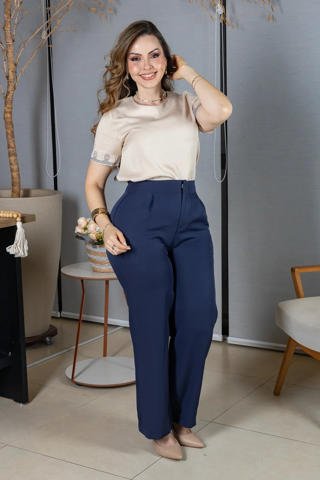 Blusa Manga Curta em Visco Mix com Detalhes Bordados Graziela Bege