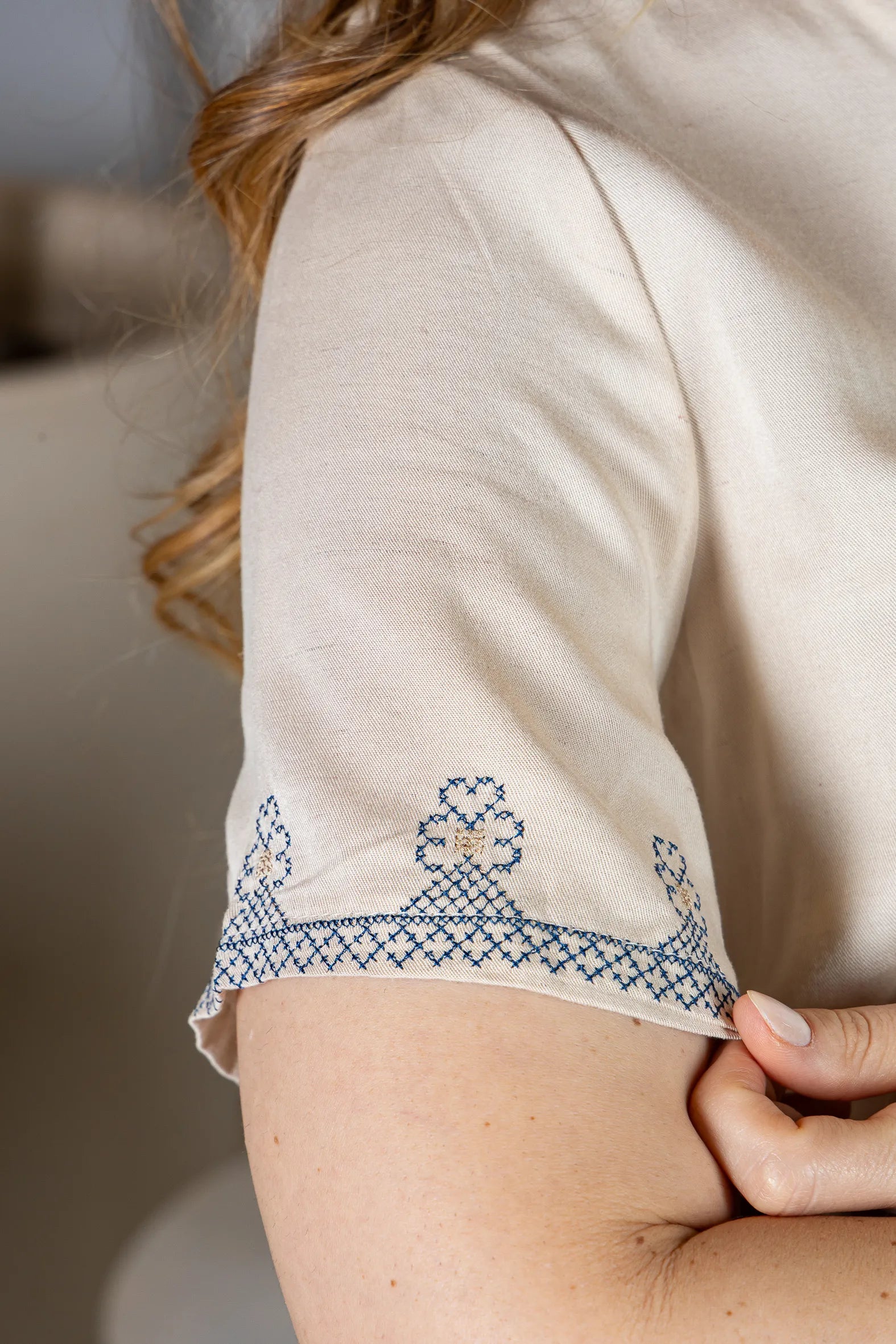 Blusa Manga Curta em Visco Mix com Detalhes Bordados Graziela Bege