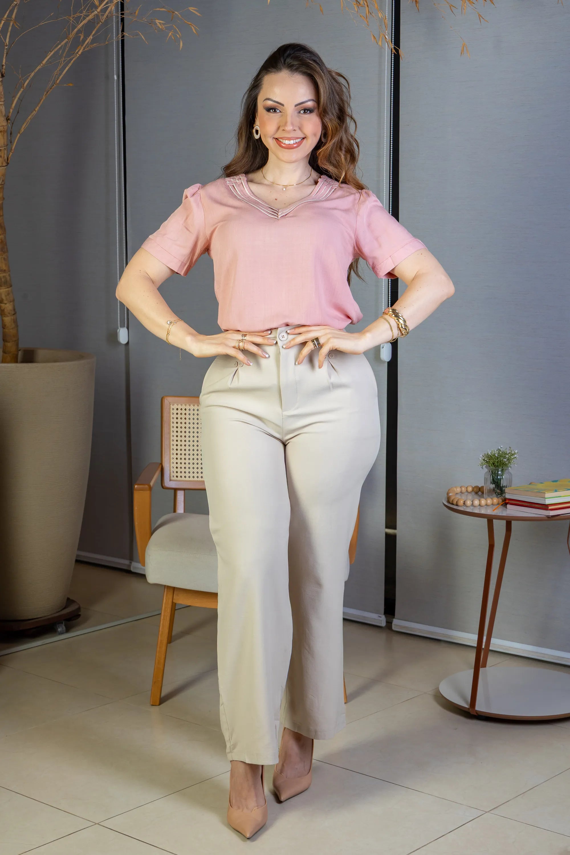Blusa Manga Curta Detalhe Decote "V" Visco-Linho Marília Rosa