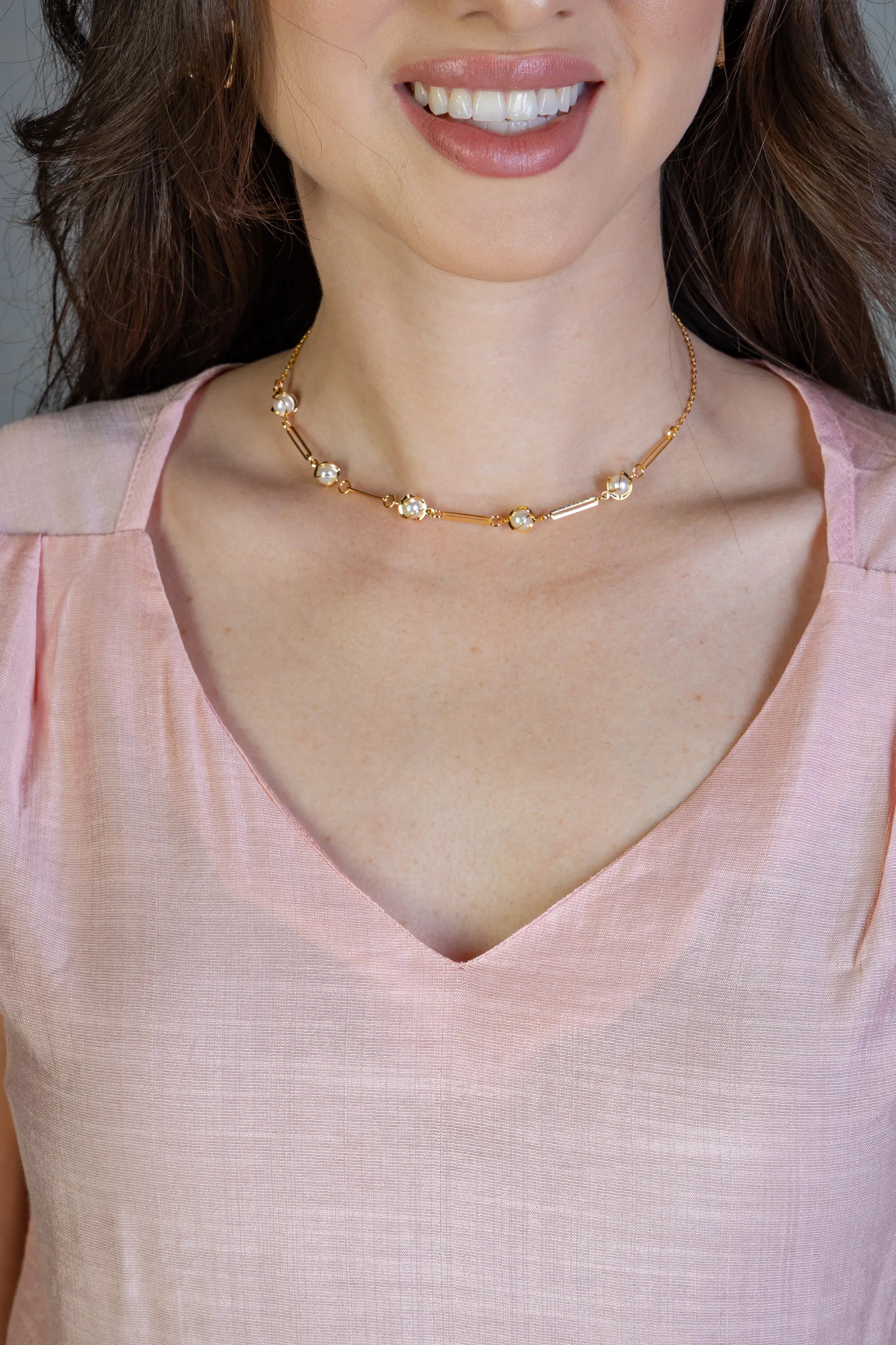 Blusa Regata Babados Decote "V" Em Viscolisse Joice Rosa