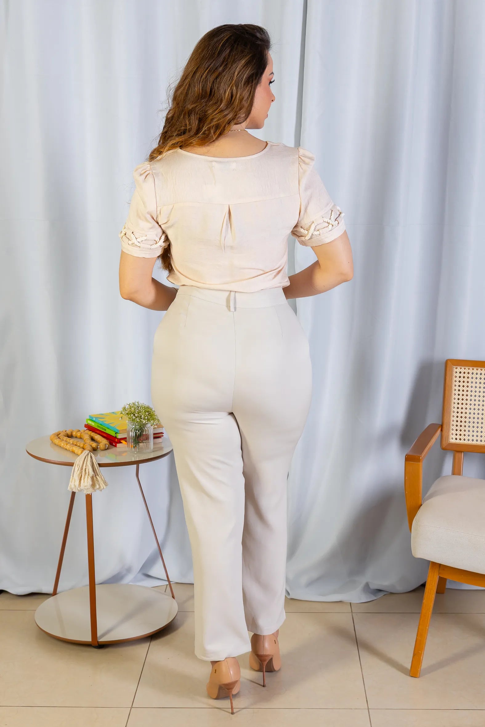 Blusa Manga Curta Detalhe Trançado Visco Nature Dira Paes Bege