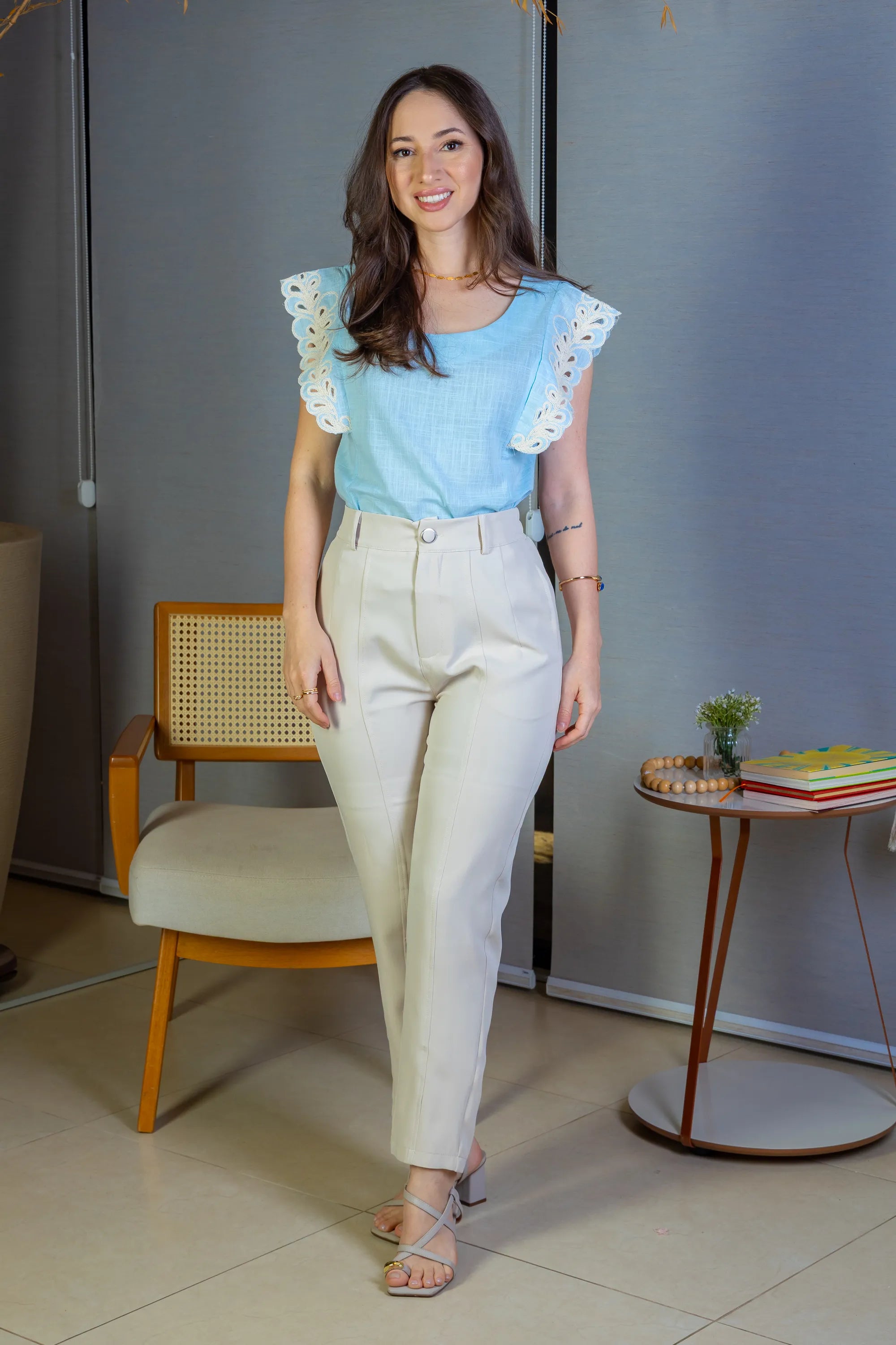 Blusa Regata Detalhe Bordado Em Visco Comfort Juliane Azul