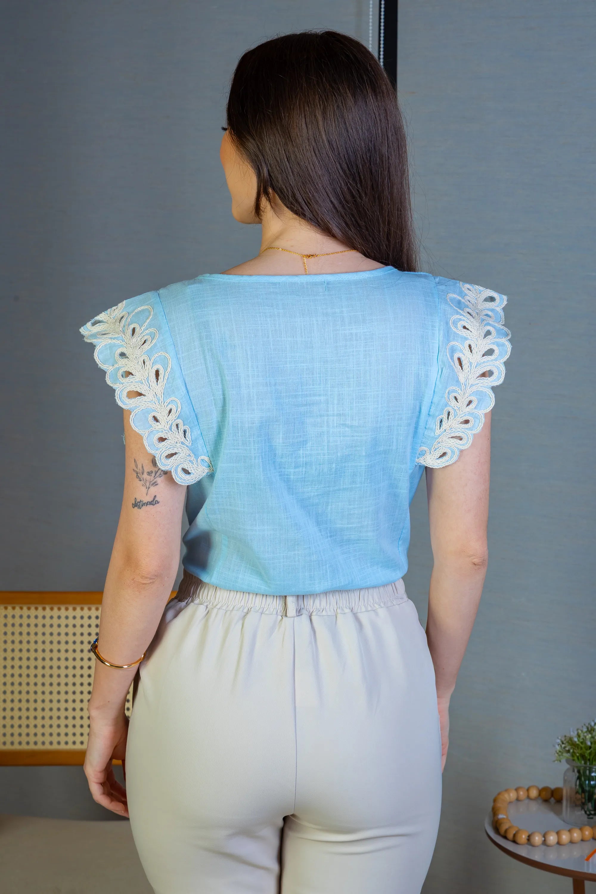 Blusa Regata Detalhe Bordado Em Visco Comfort Juliane Azul