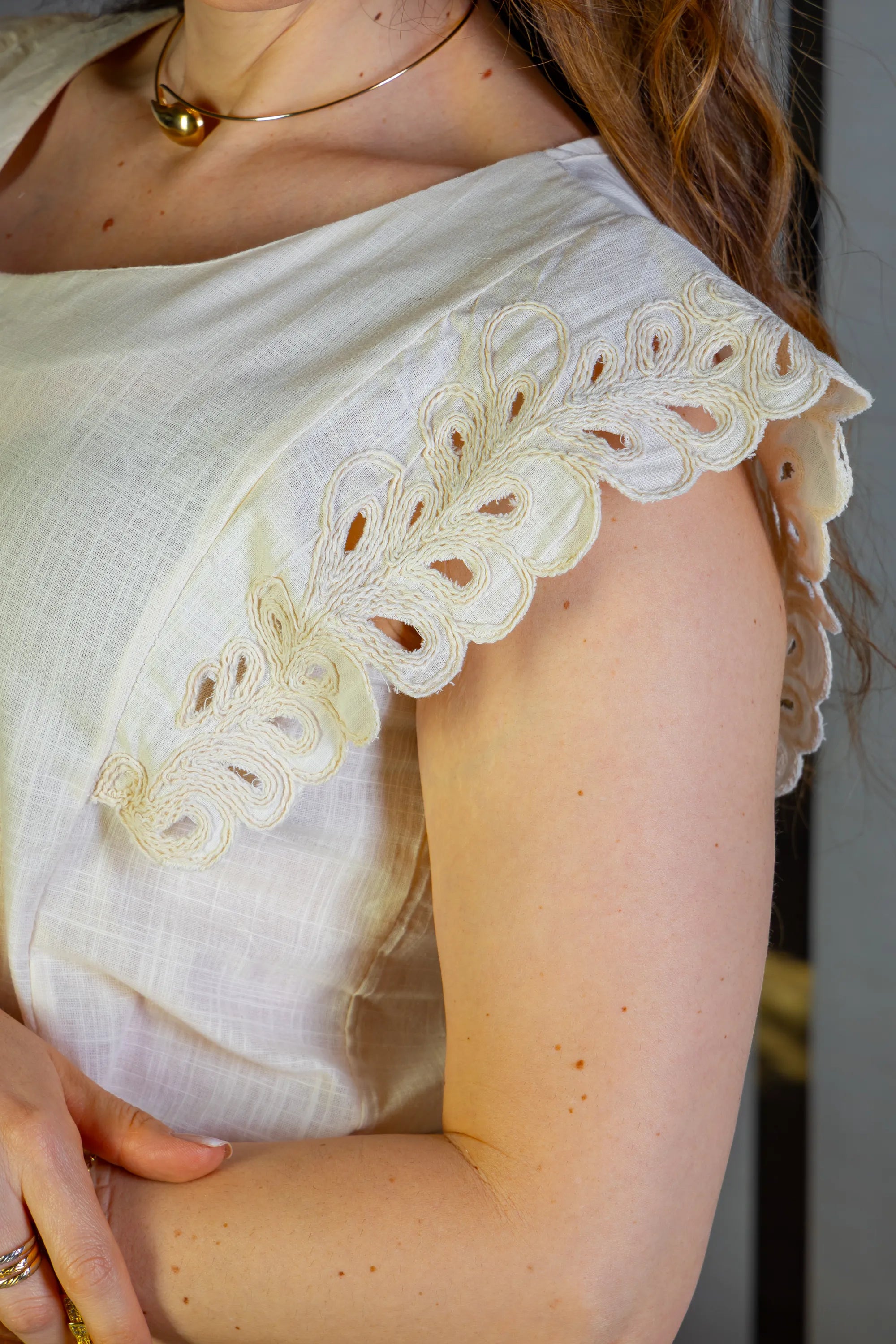 Blusa Regata Detalhe Bordado Em Visco Comfort Juliane Creme