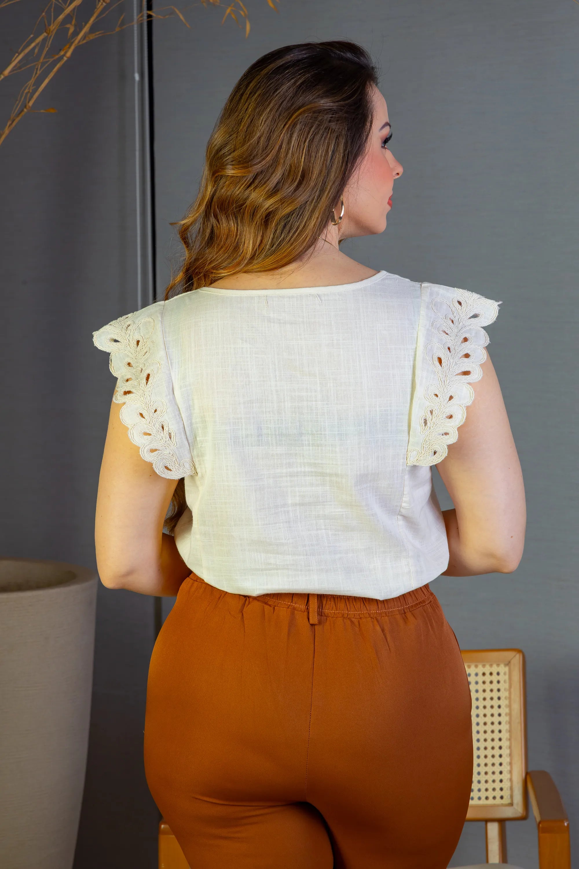 Blusa Regata Detalhe Bordado Em Visco Comfort Juliane Creme