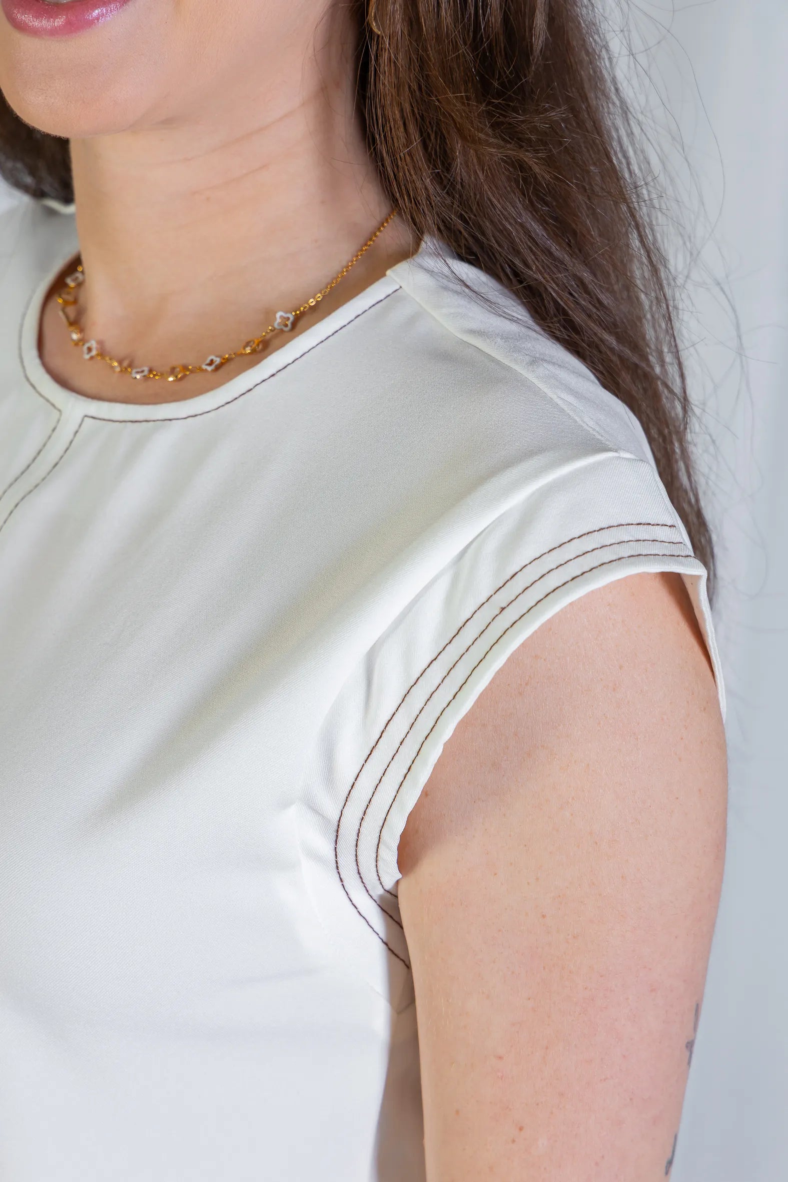 Blusa Manga Curta Detalhe Zíper Urban Fit Sabrina Sato Branca