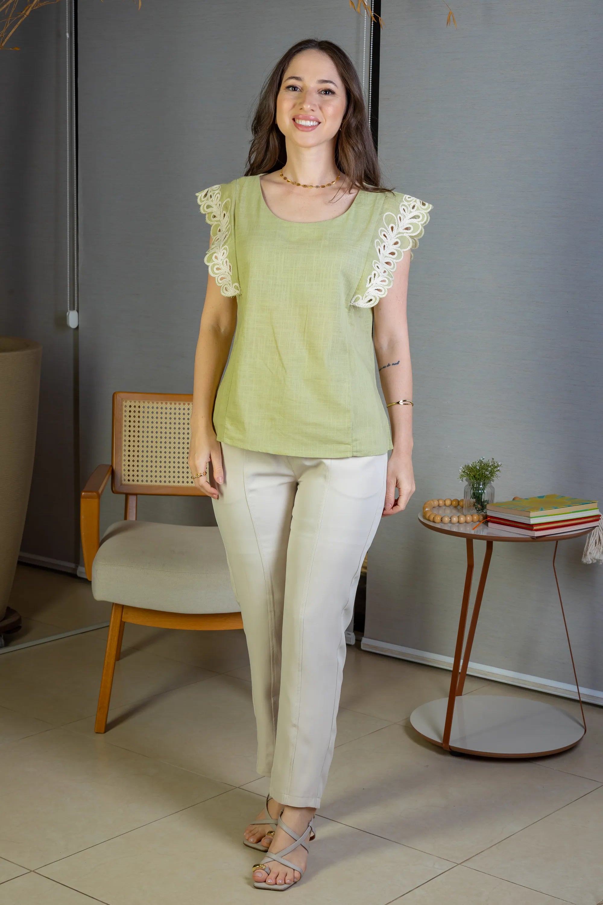 Blusa Regata Detalhe Bordado Em Visco Comfort Juliane Verde