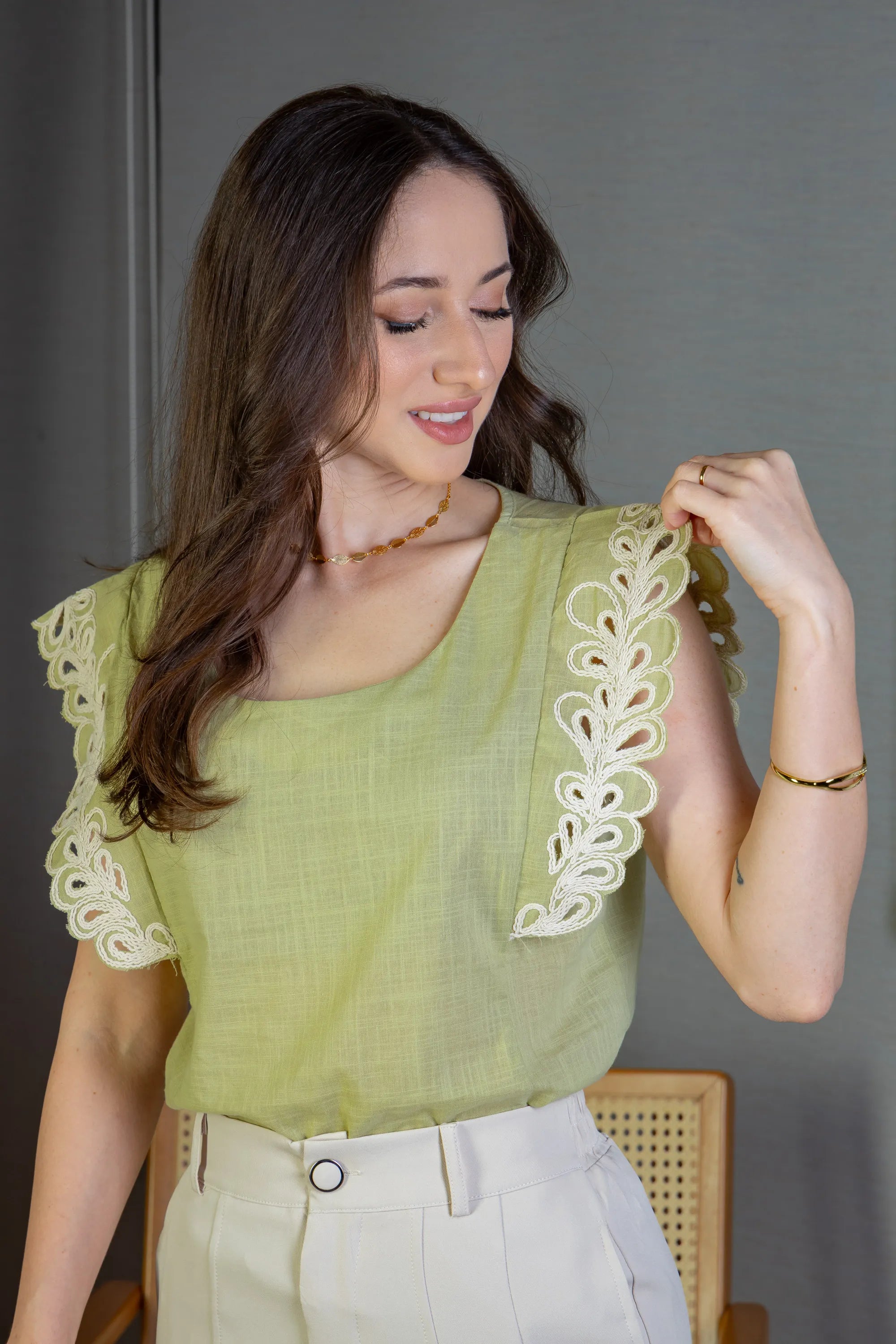 Blusa Regata Detalhe Bordado Em Visco Comfort Juliane Verde