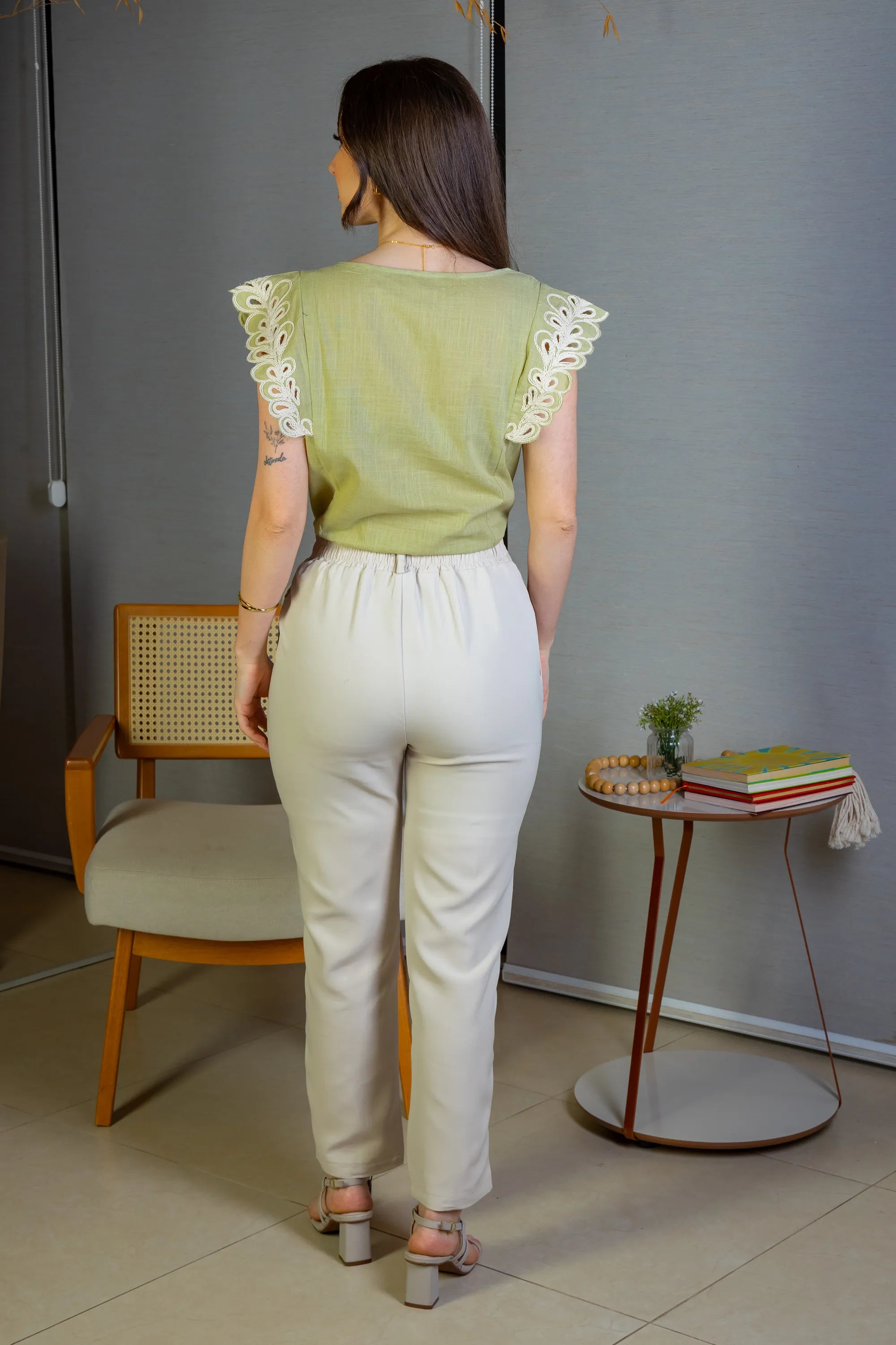 Blusa Regata Detalhe Bordado Em Visco Comfort Juliane Verde