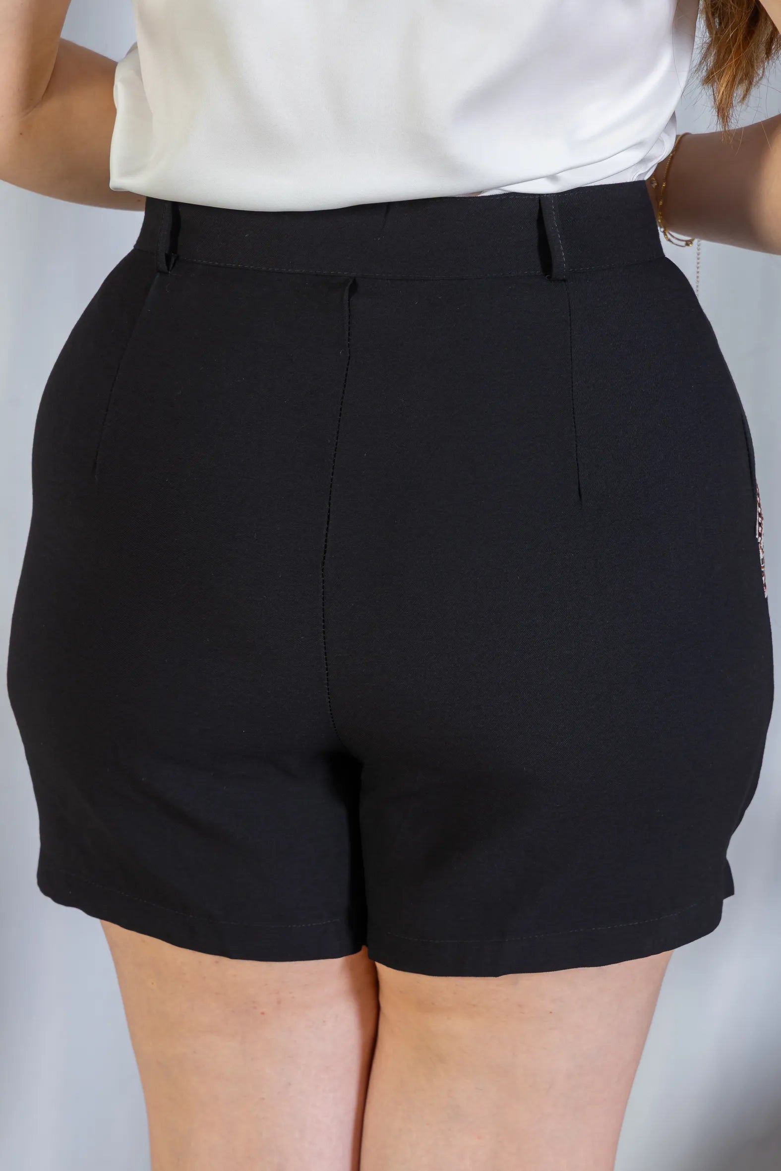 Shorts Detalhe Bolsos Cotton Maju Coutinho Preto