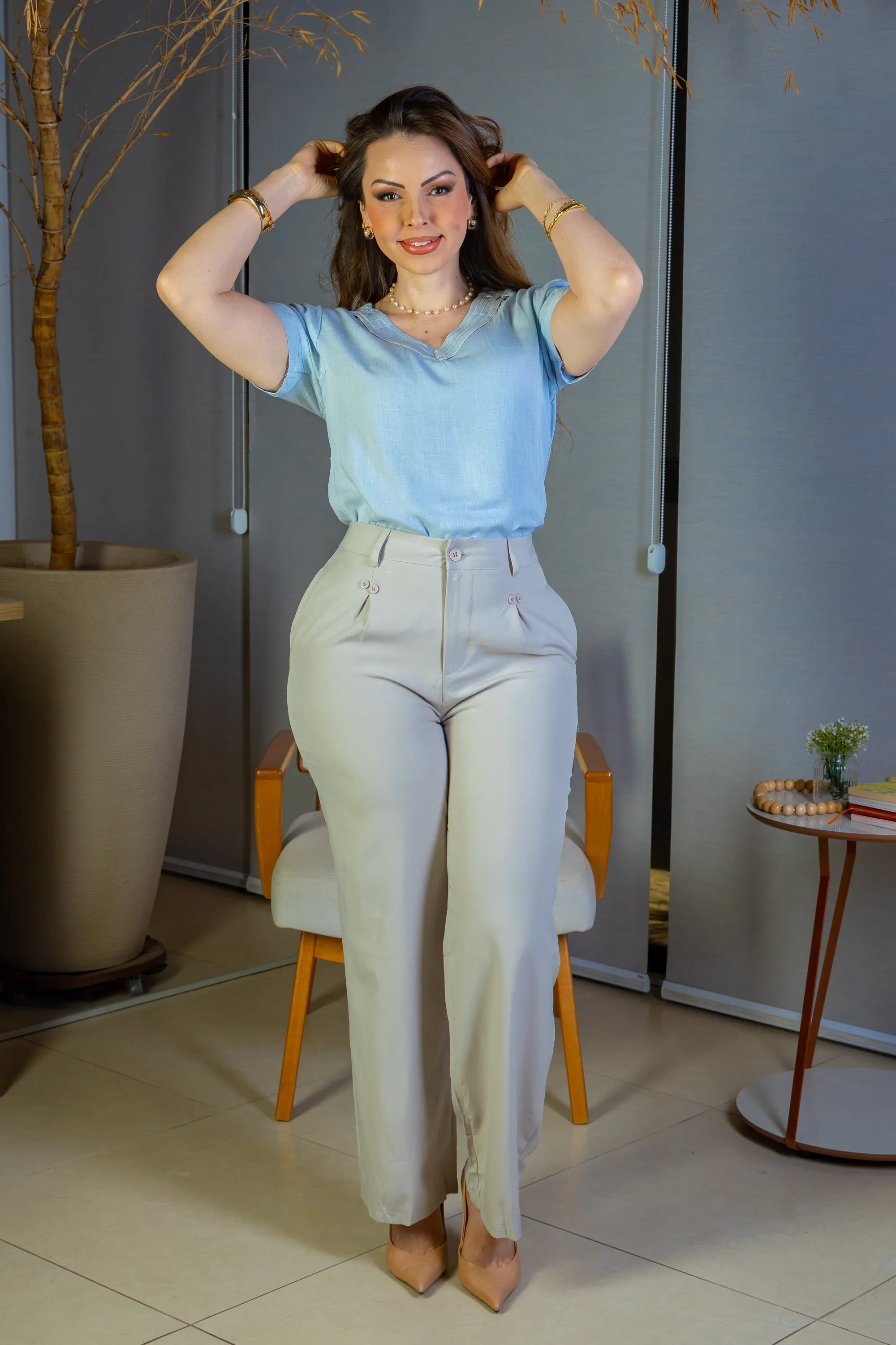 Blusa Manga Curta Detalhe Decote "V" Visco-Linho Marília Azul