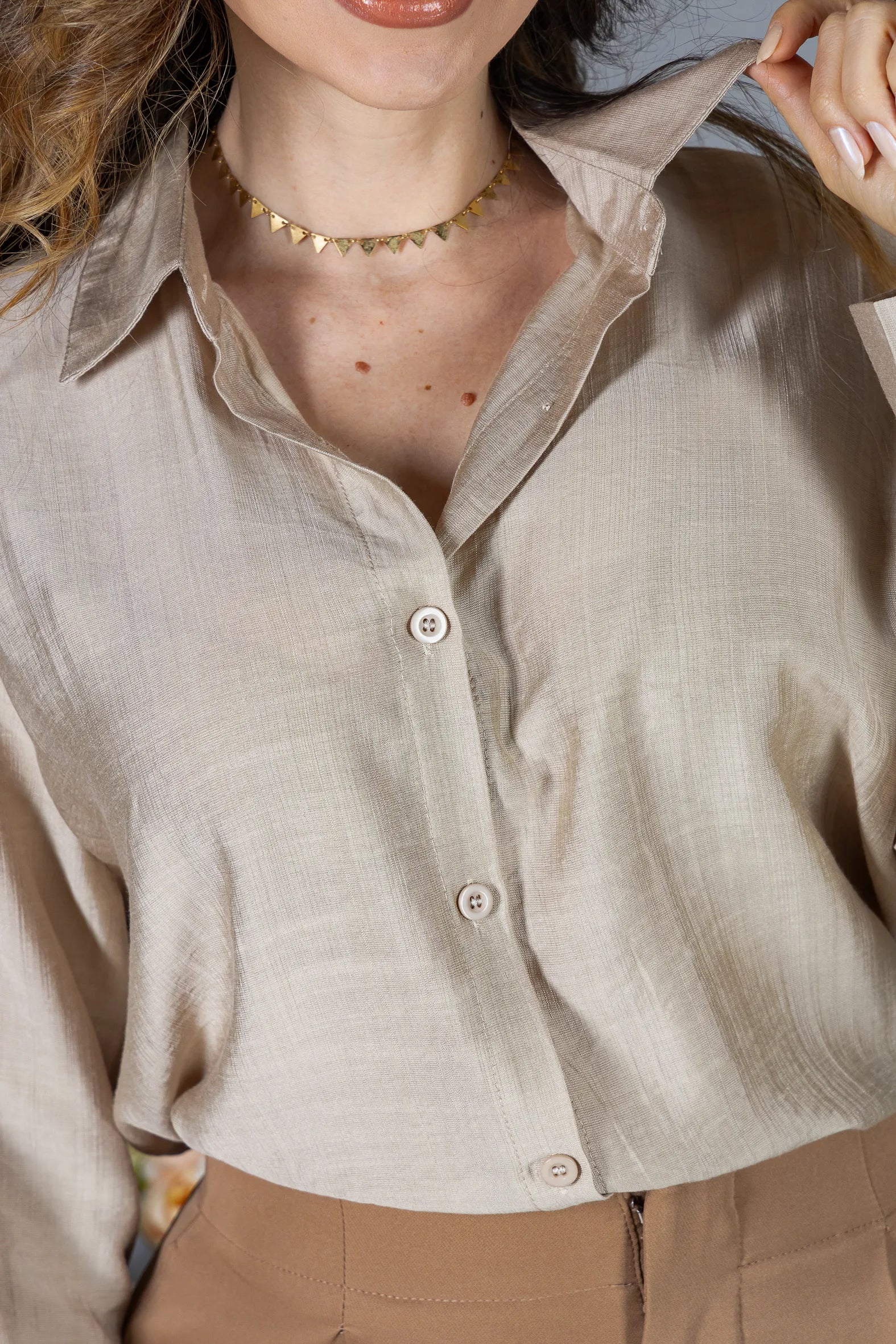 Camisa Manga Longa em Visco Rustic com Botões Jordana Bege