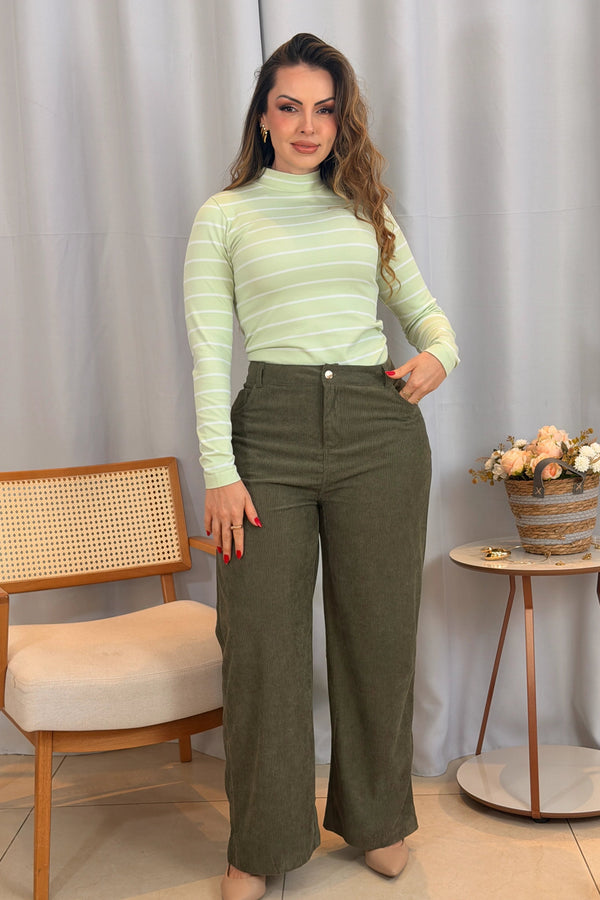 Conjunto: Blusa Manga Longa com Gola Alta em Malha Canelada Andressa Verde + Calça Corte Reto em Cotelê Detalhe Botão Dourado Mia Verde