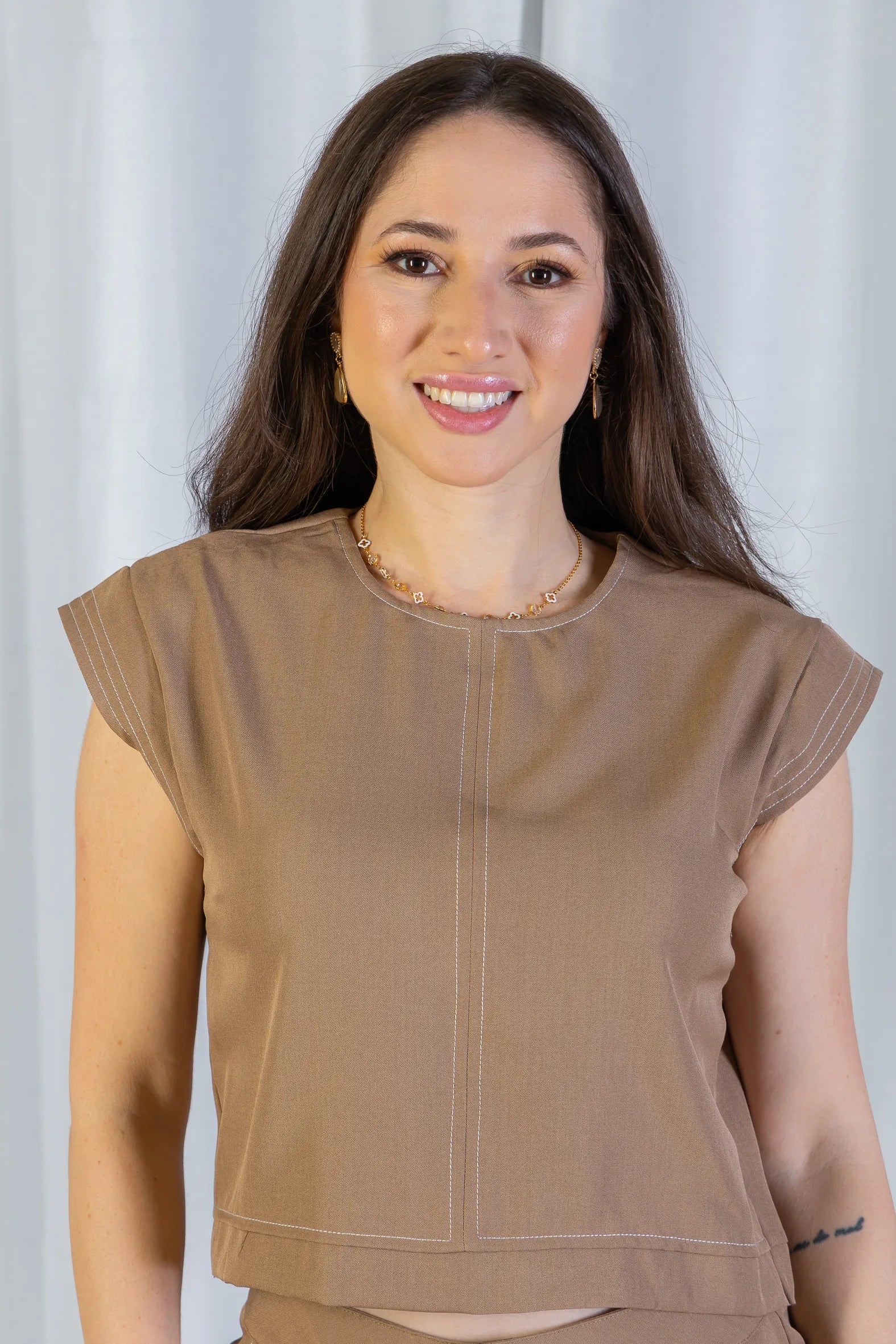 Blusa Manga Curta Detalhe Zíper Urban Fit Sabrina Sato Marrom
