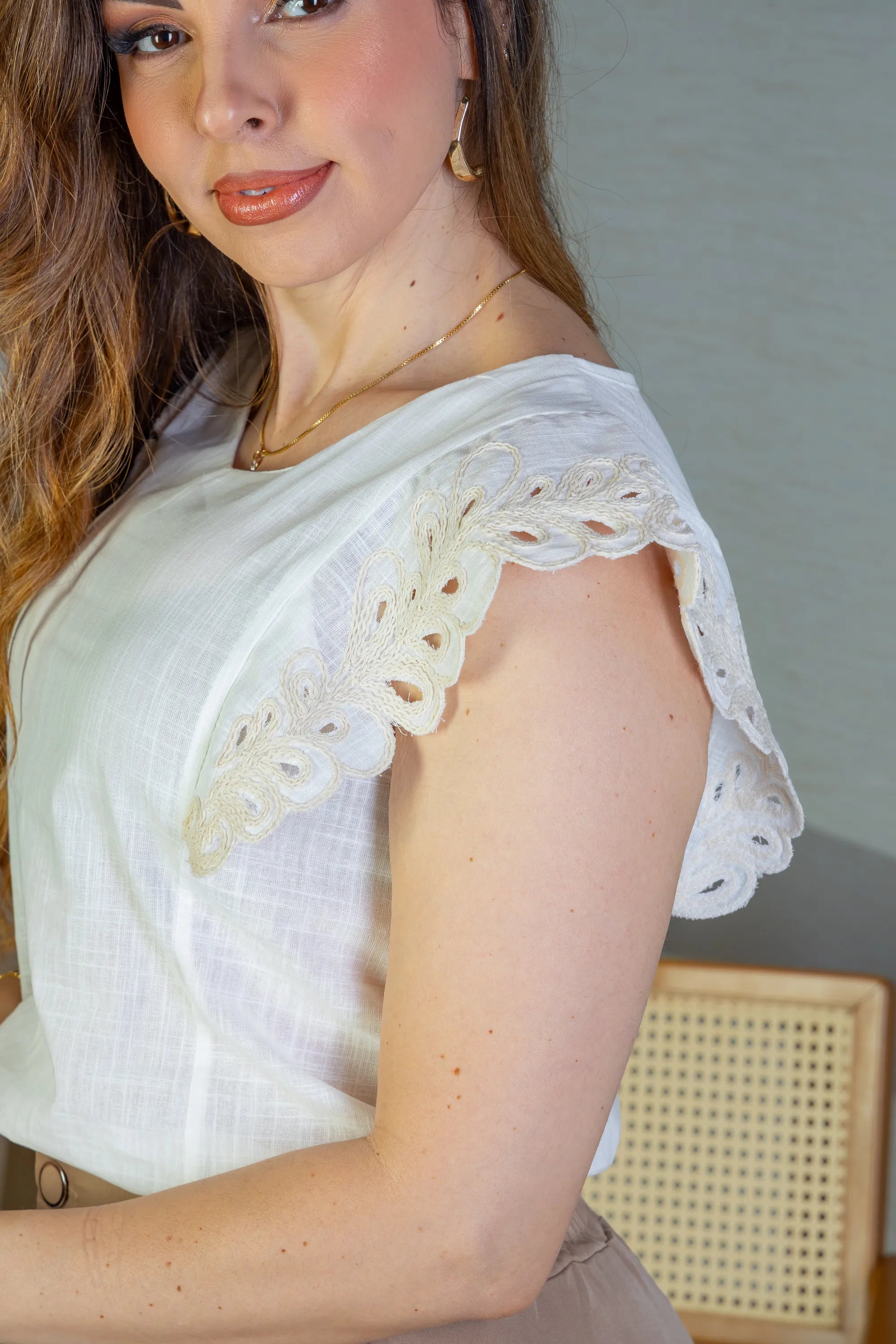 Blusa Regata Detalhe Bordado Em Visco Comfort Juliane Branca