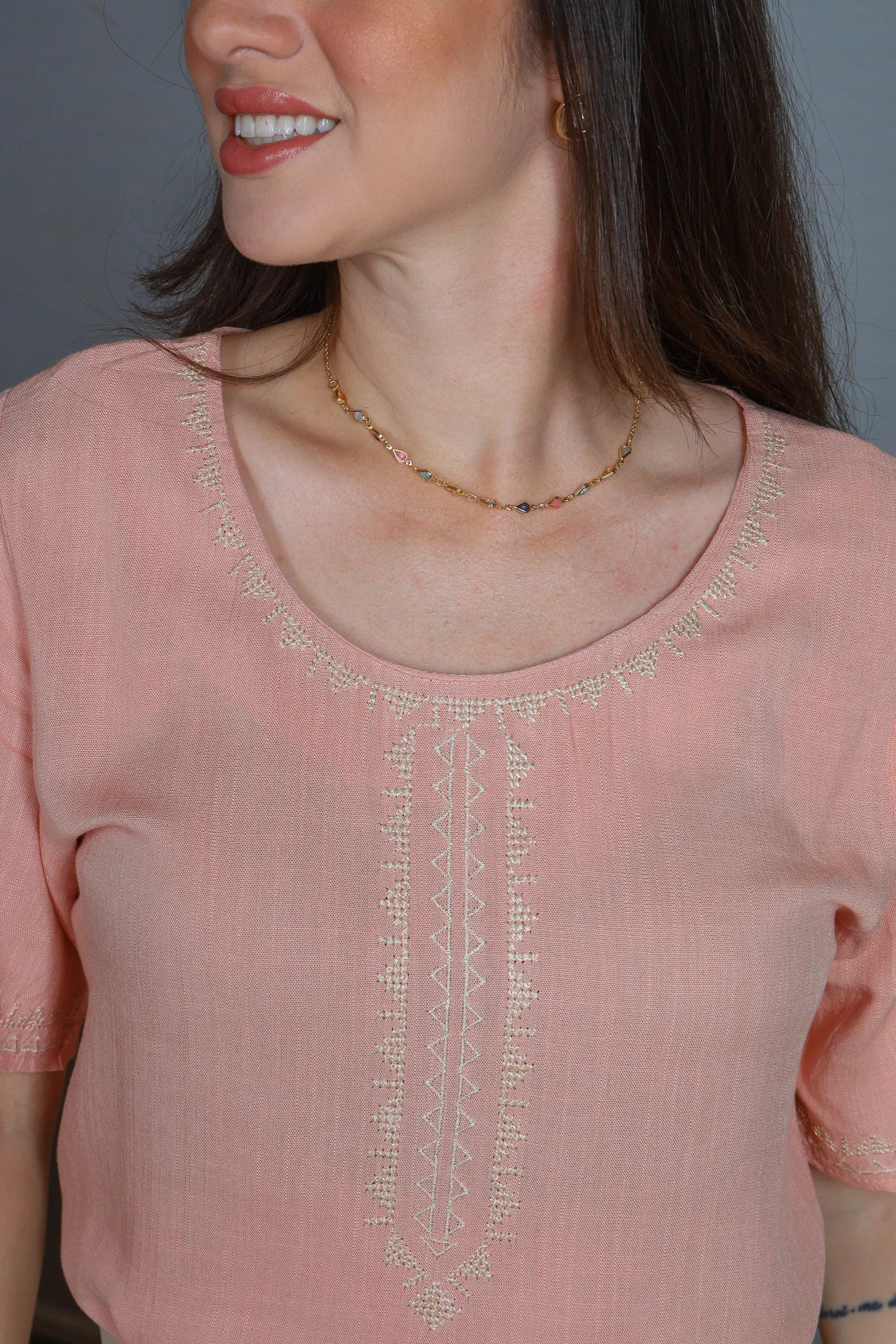 Blusa Manga Curta Viscose Detalhe Bordado Tereza Rosa