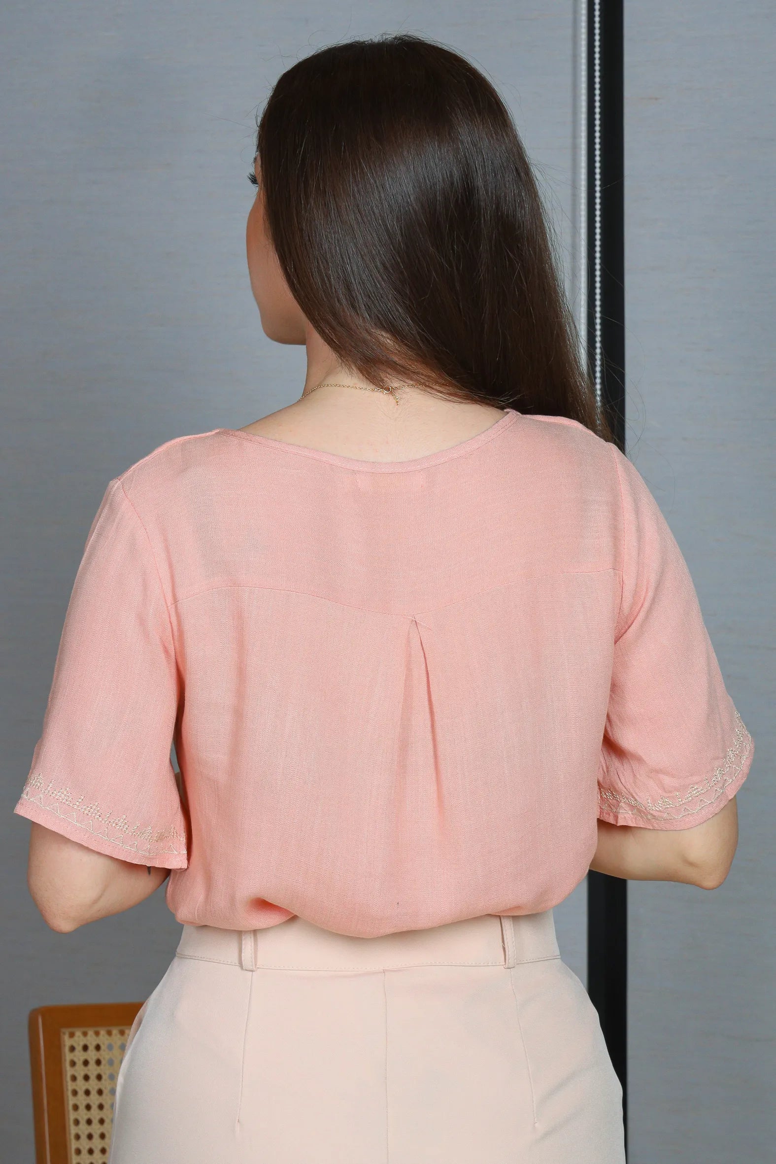 Blusa Manga Curta Viscose Detalhe Bordado Tereza Rosa