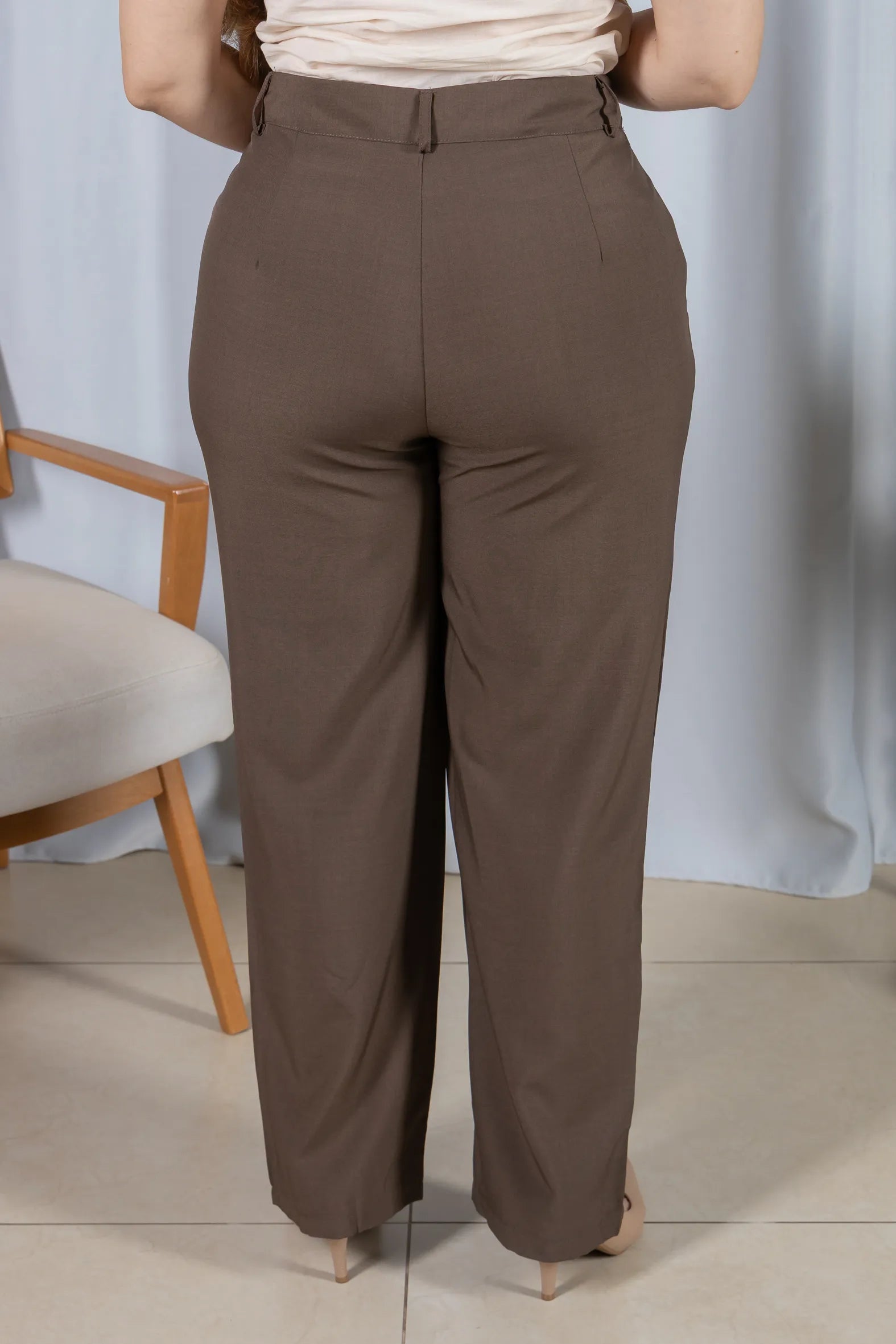 Calça Alfaiataria Corte Reto Cleo Marrom Oliva