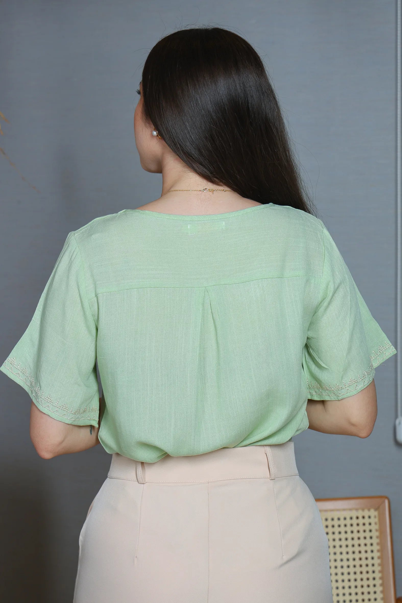 Blusa Manga Curta Viscose Detalhe Bordado Tereza Verde