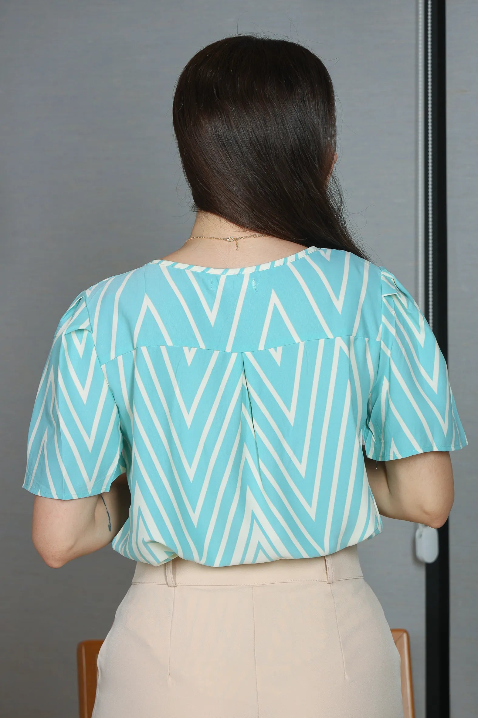 Blusa Manga Curta Crepe Classic Estampa Chevron Claudia Ciano